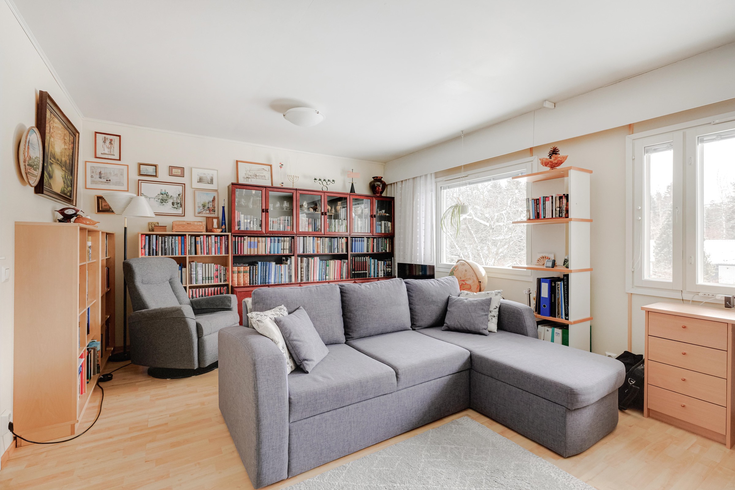 Kirjastohuone / makuuhuone