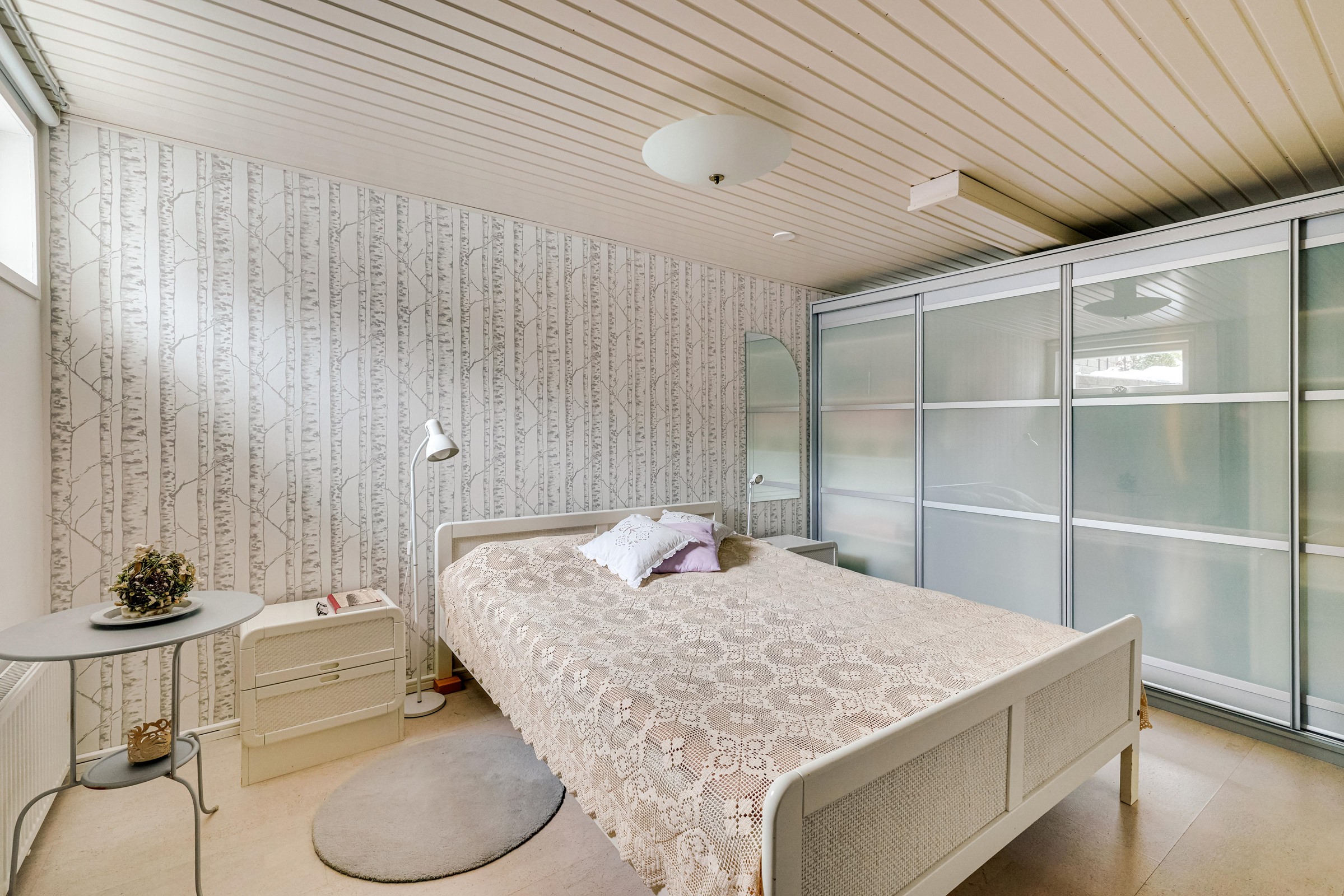 alakerran askarteluhuone / makuuhuone