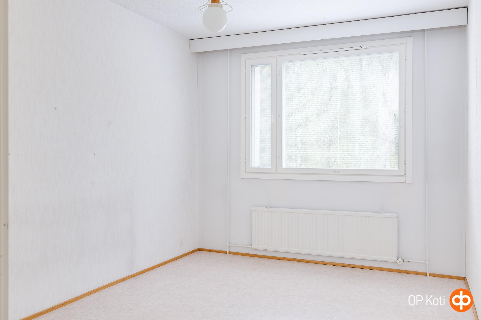 Pienempi makuuhuone ilman virtuaalistailausta