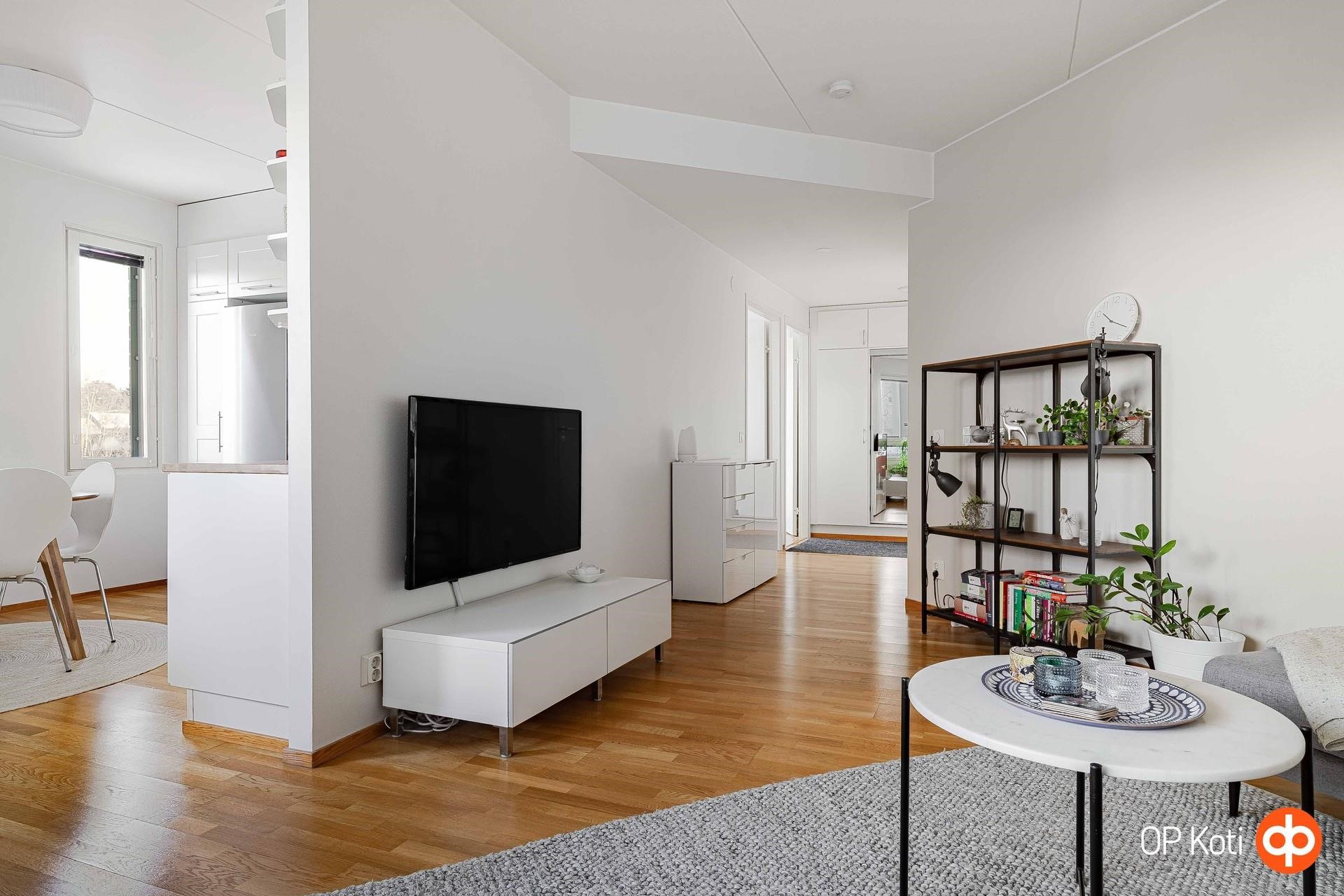 Näkymää olohuoneesta.