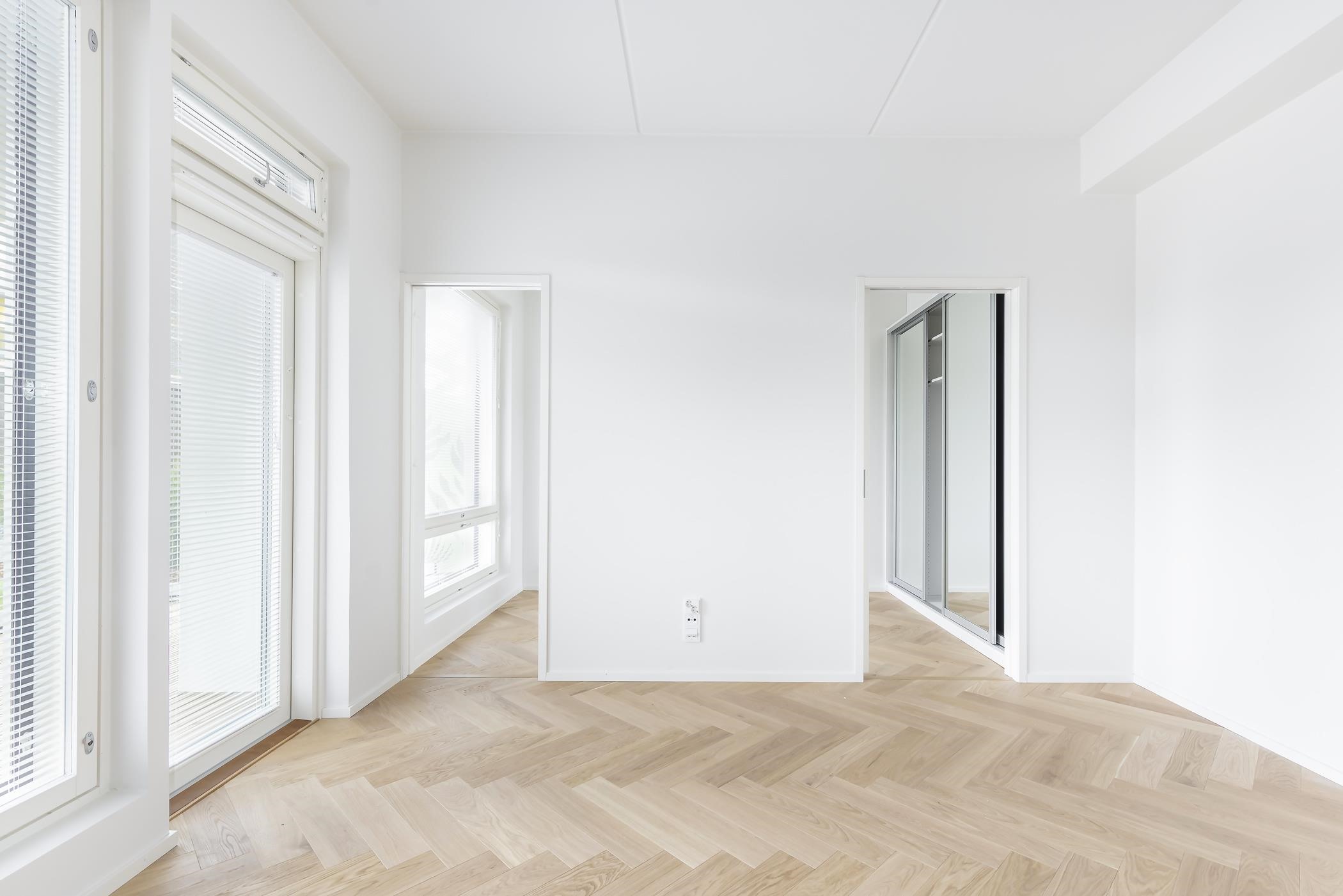 Asunto tyhjänä ja uutena kuvattuna