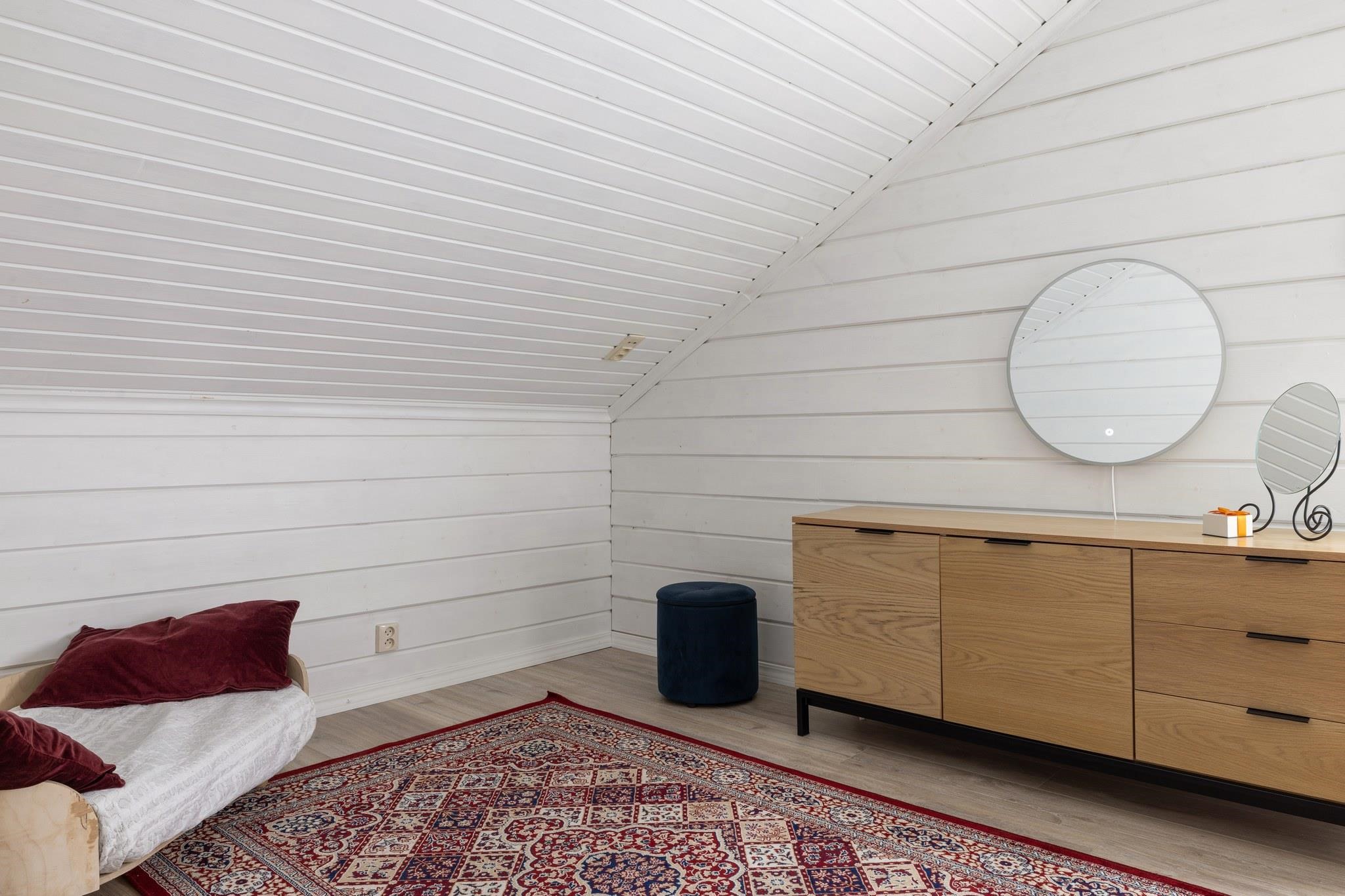 Yläkerran makuuhuone