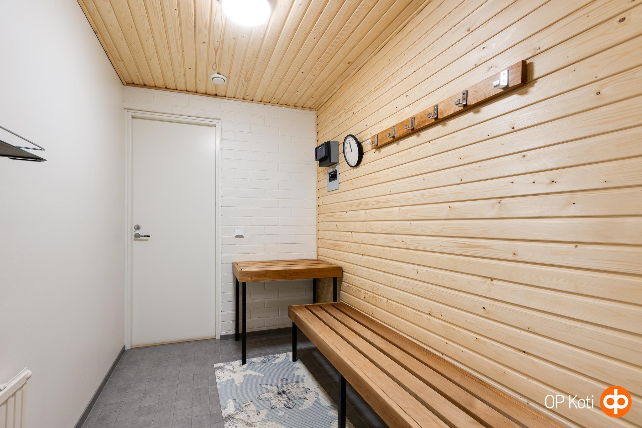 Taloyhtiön pukuhuone