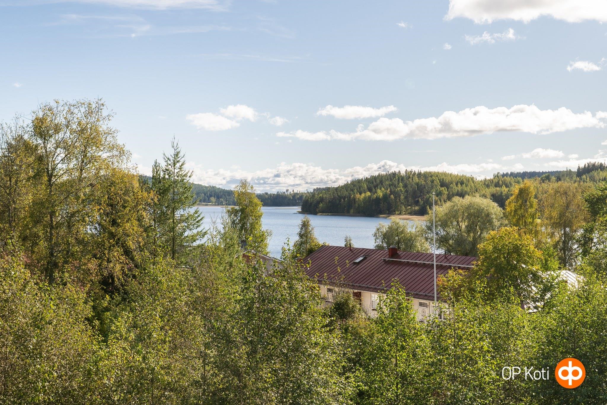 Parvekenäkymä Päijänteelle