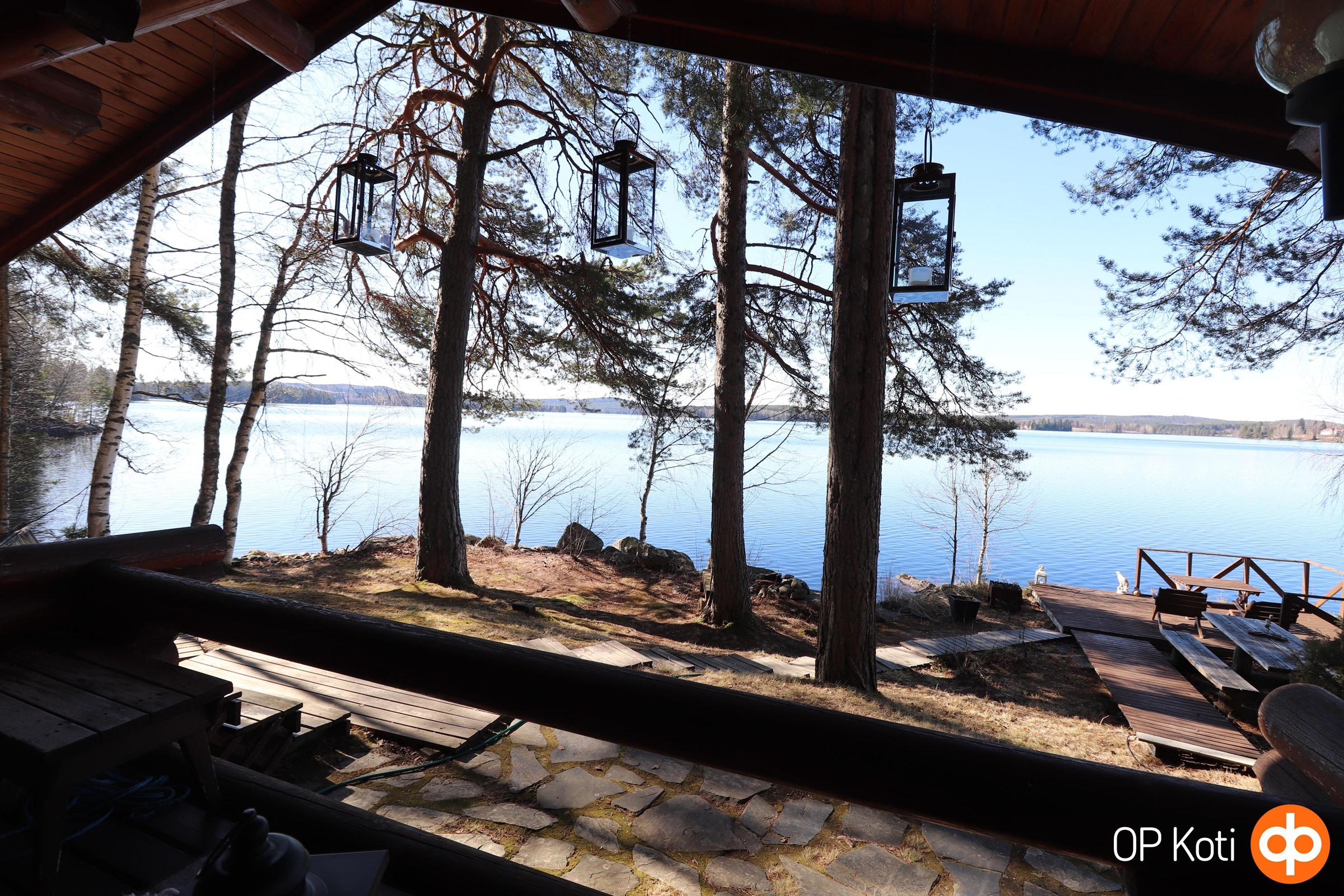 Näkymä saunan kuistilta