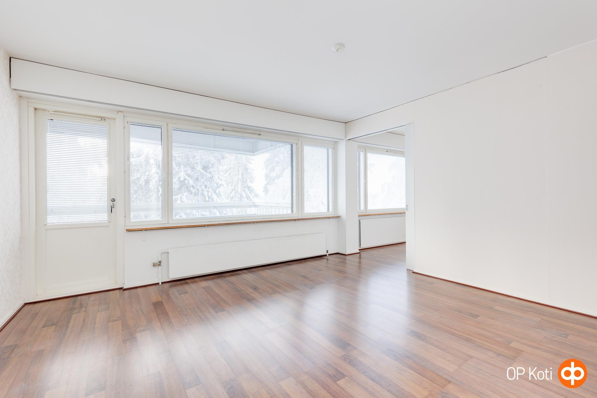 Olohuone ilman virtuaalisisustusta