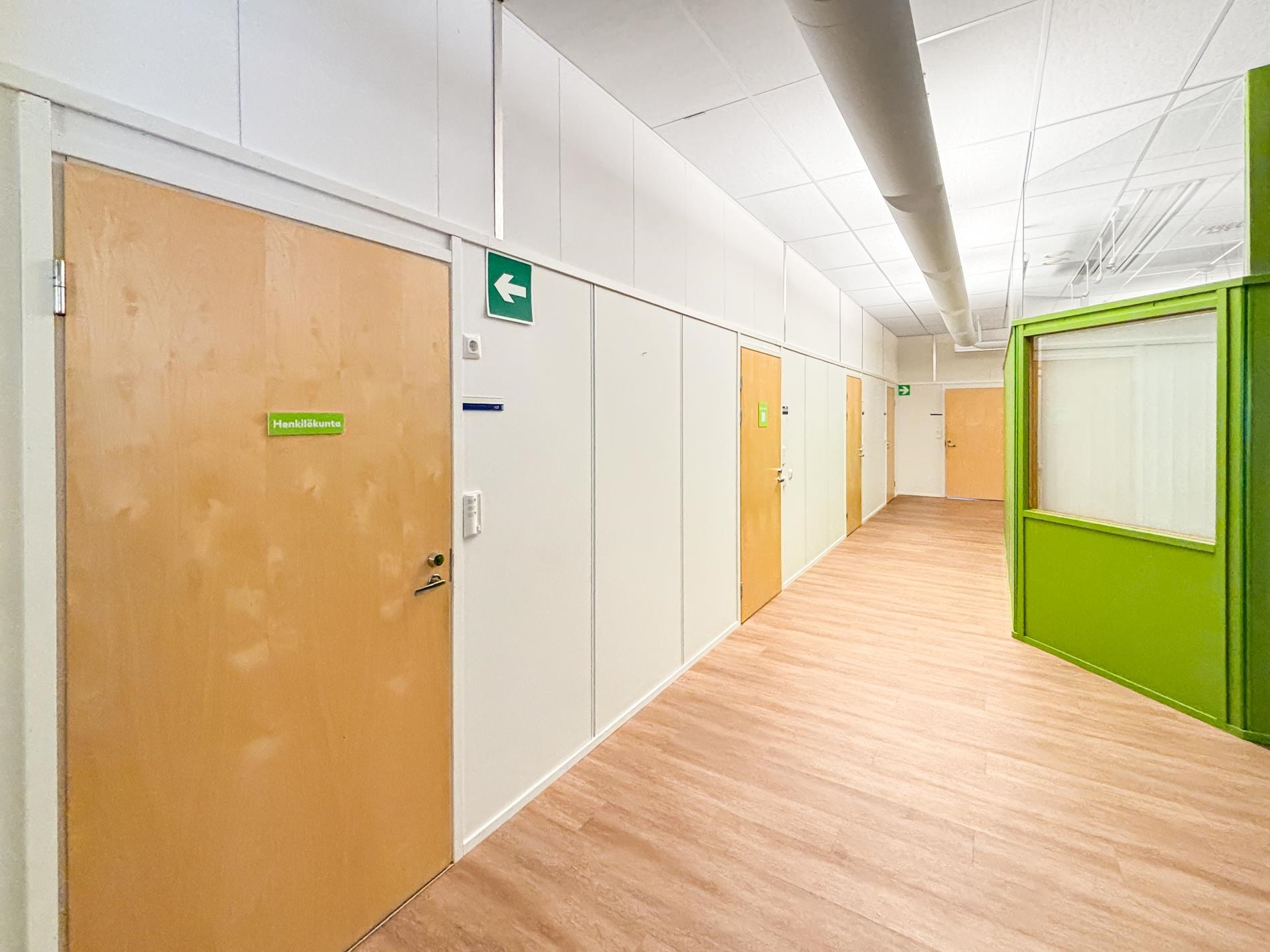 Eri kokoisia huoneita/tiloja