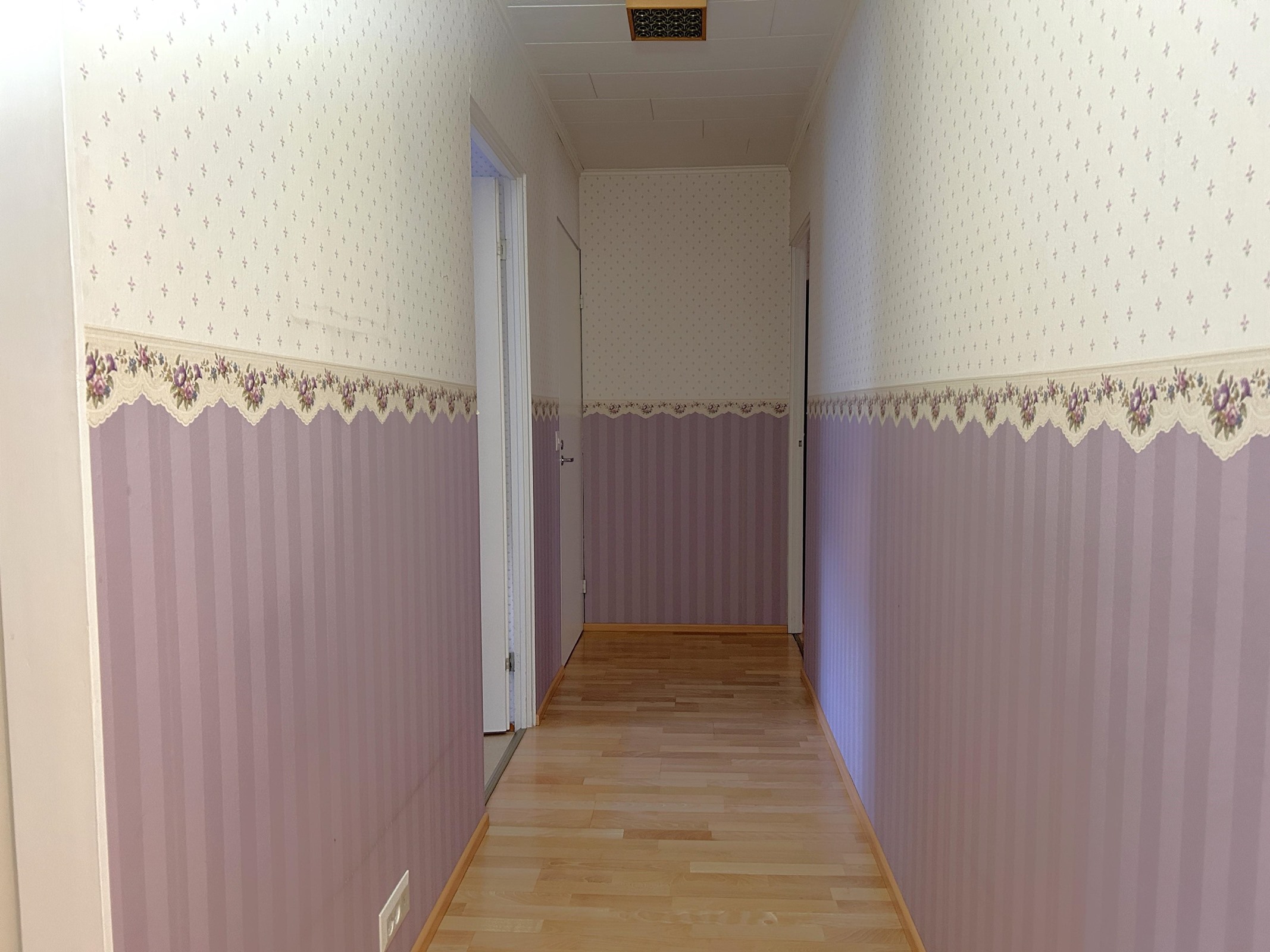 Eteinen, josta käynti makuuhuoneisiin