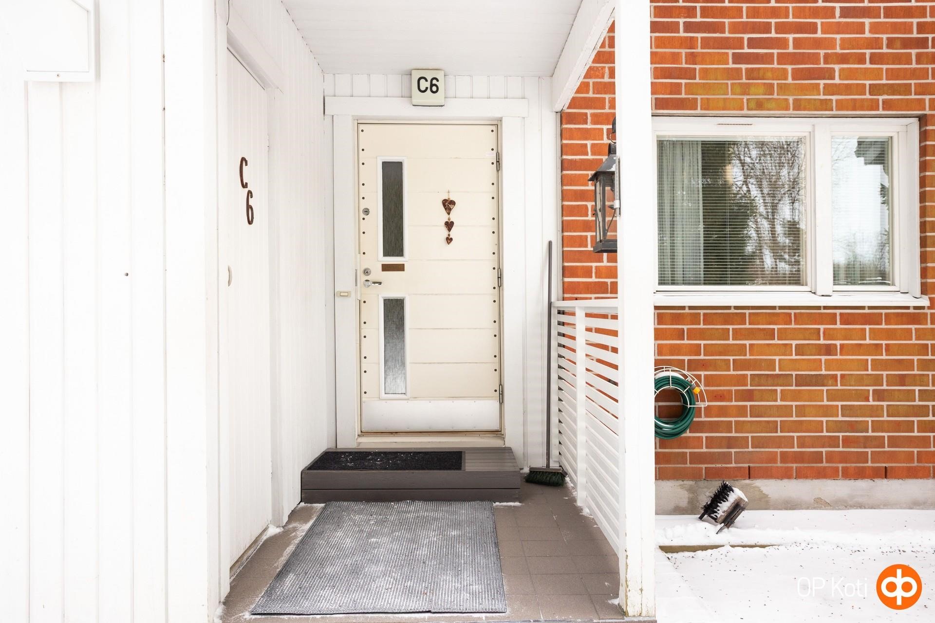 Sisäänkäynti