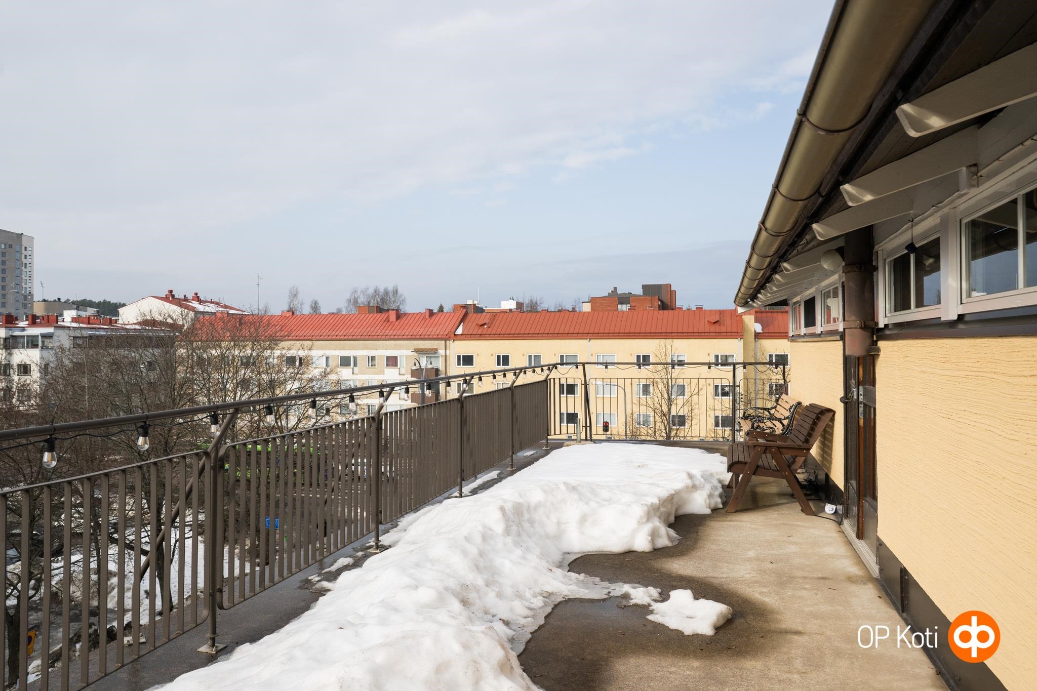 Yhtiön aurinkoterassi