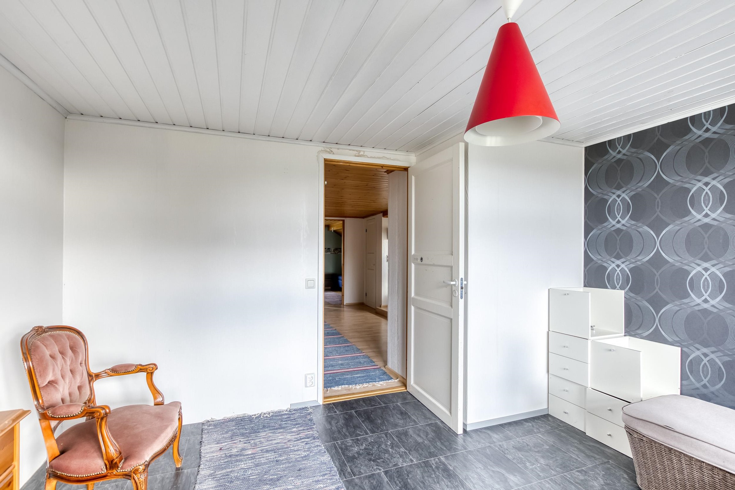 Yläkerran makuuhuone 1