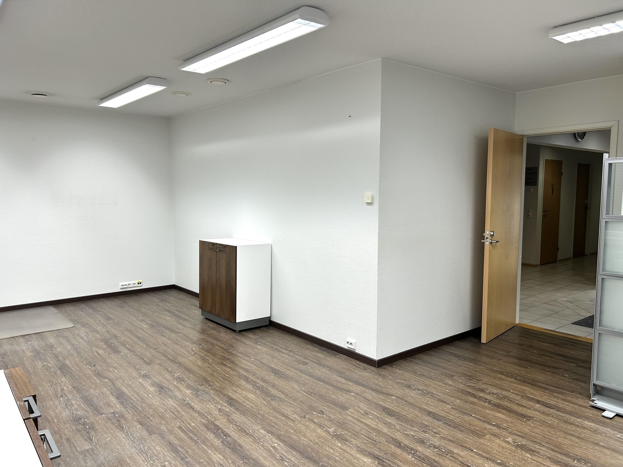 Kuva vastaavasta toimistosta sama kerros