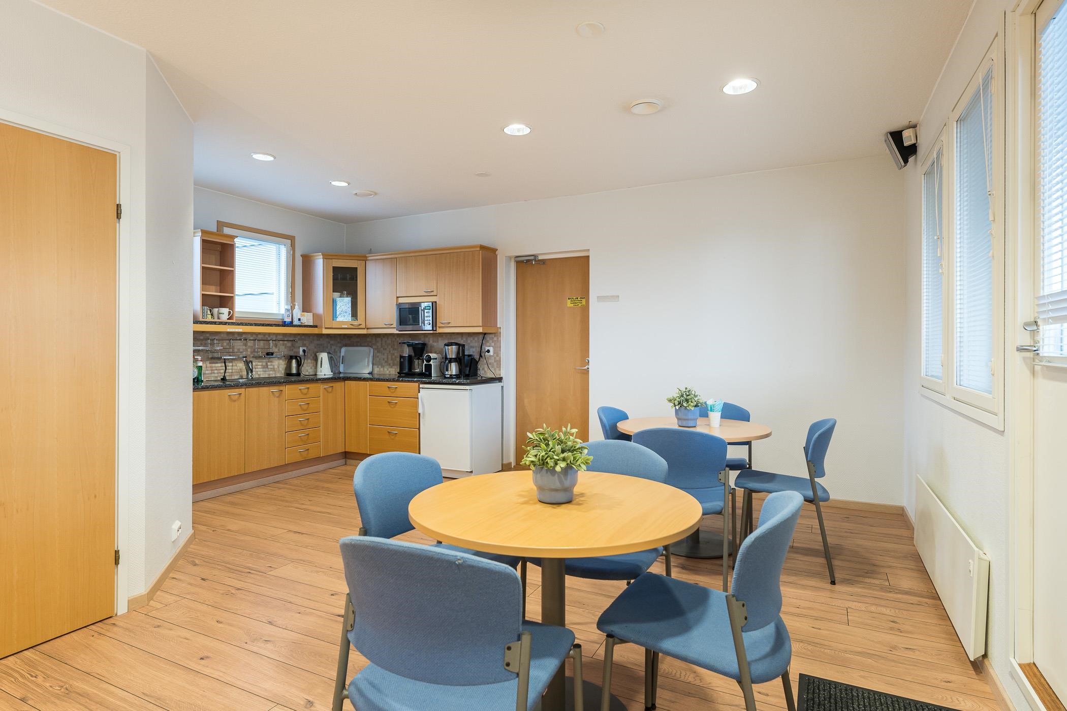 Yhteinen keittötila yläkerta