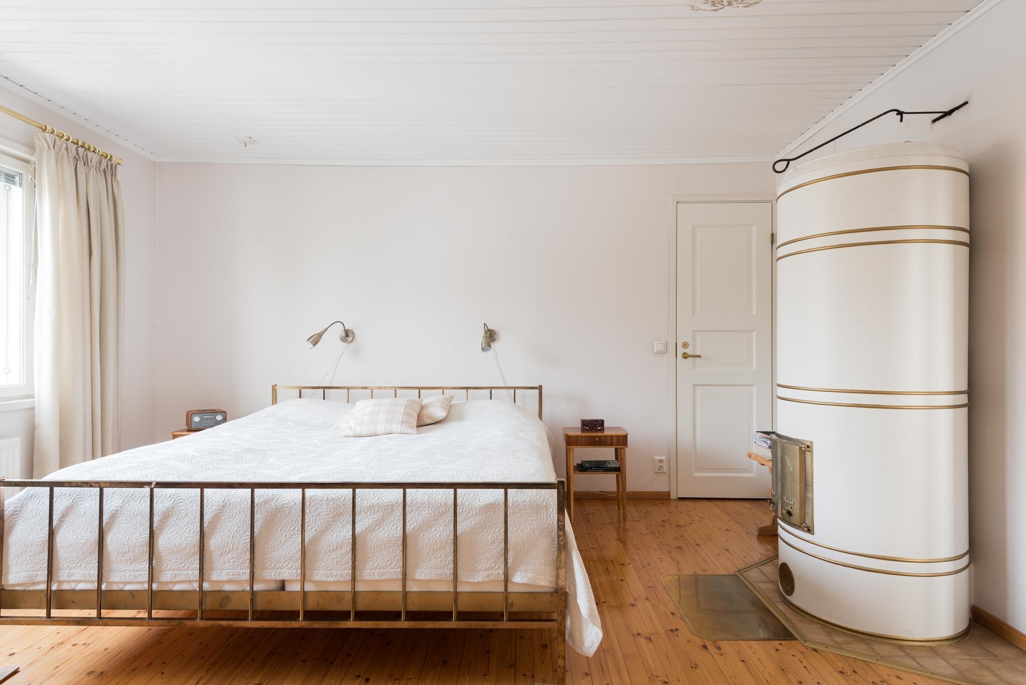 yläkerrassa myös varaava kakluuni