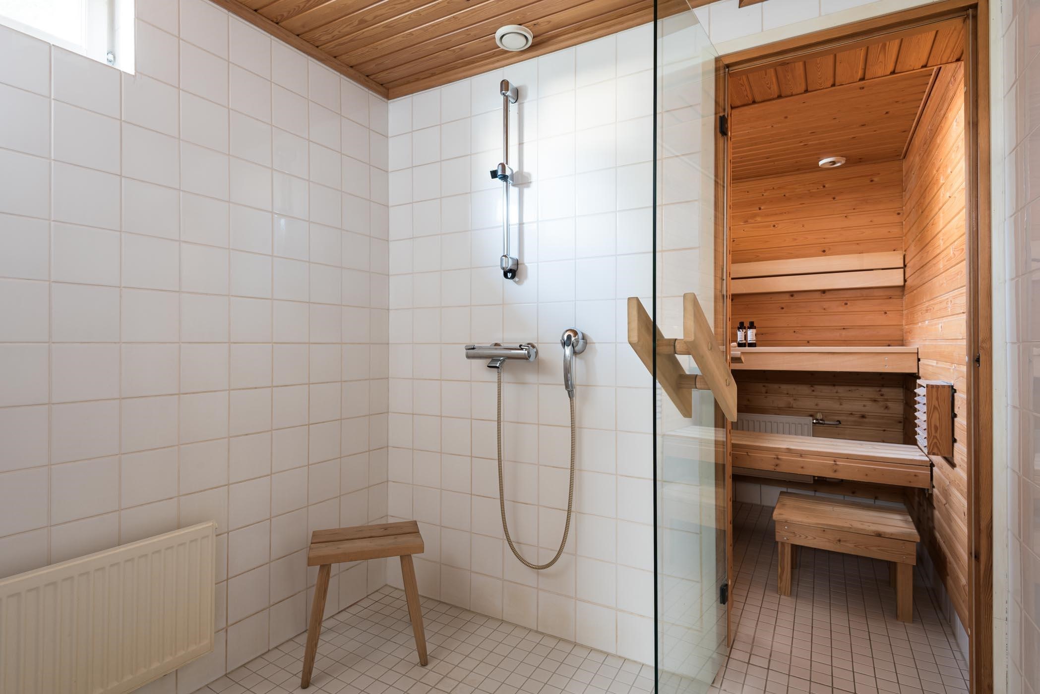 kylpyhuone ja sauna