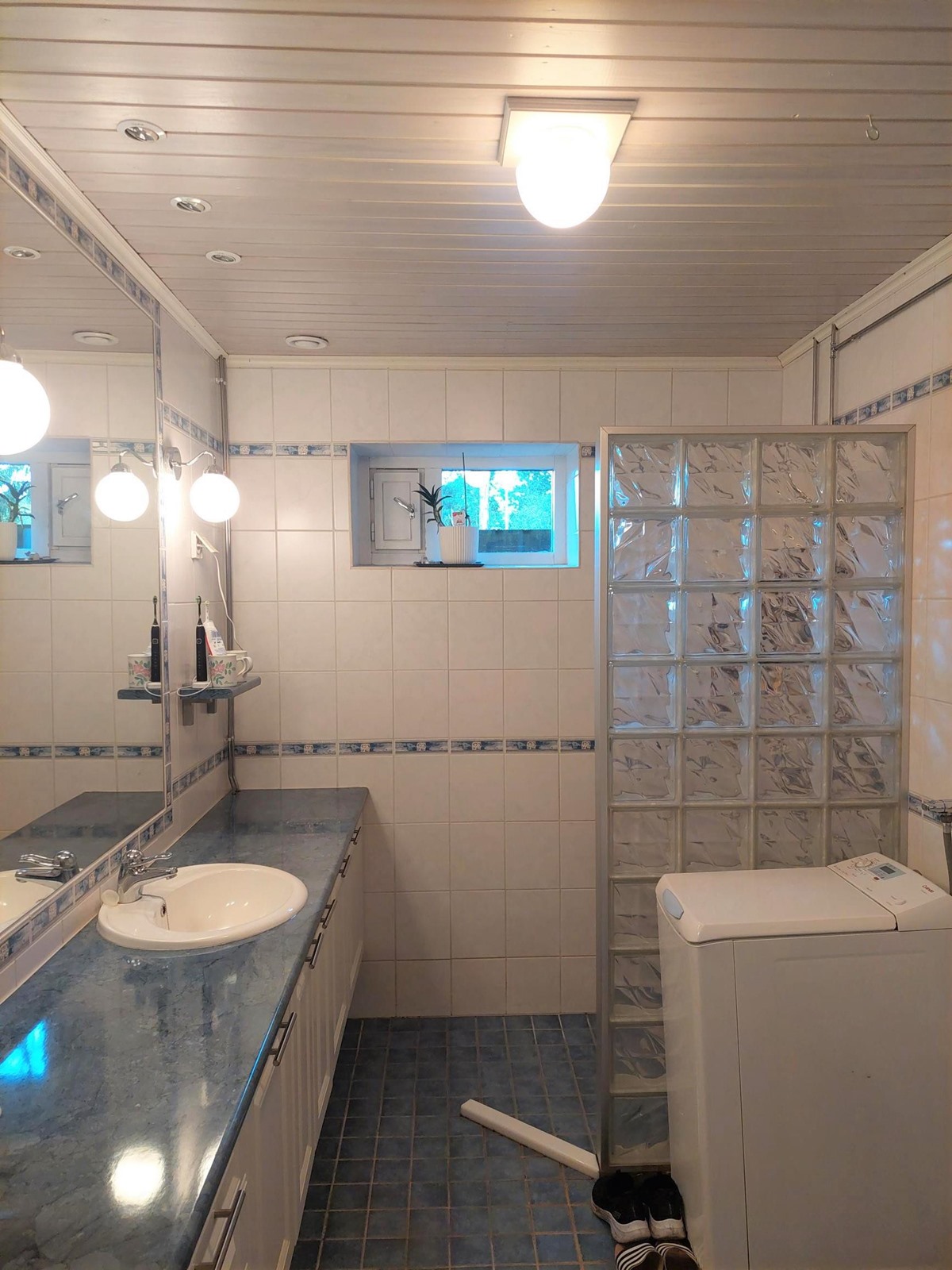 kylpyhuone 2/ kodinhoitotila