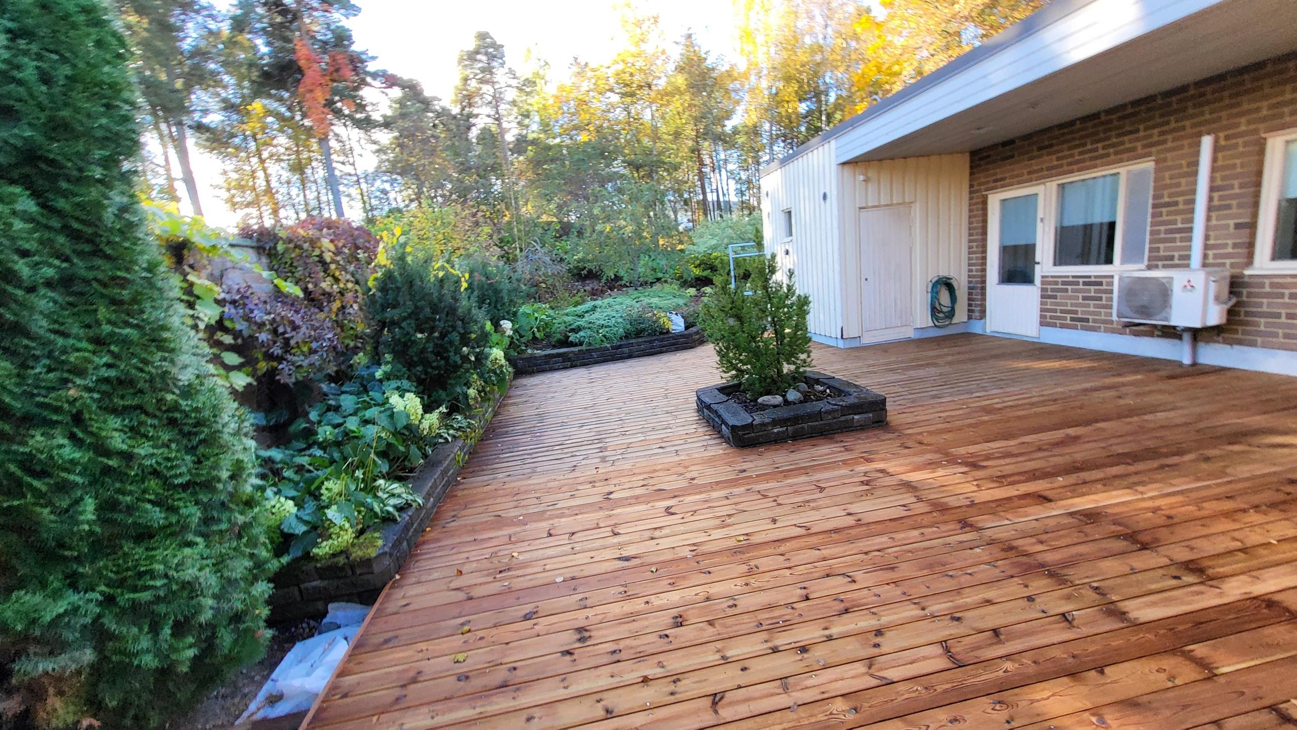 terassia takapihalla