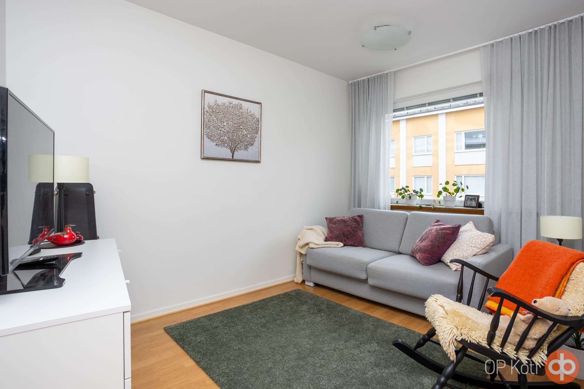 Vierashuone/makuuhuone