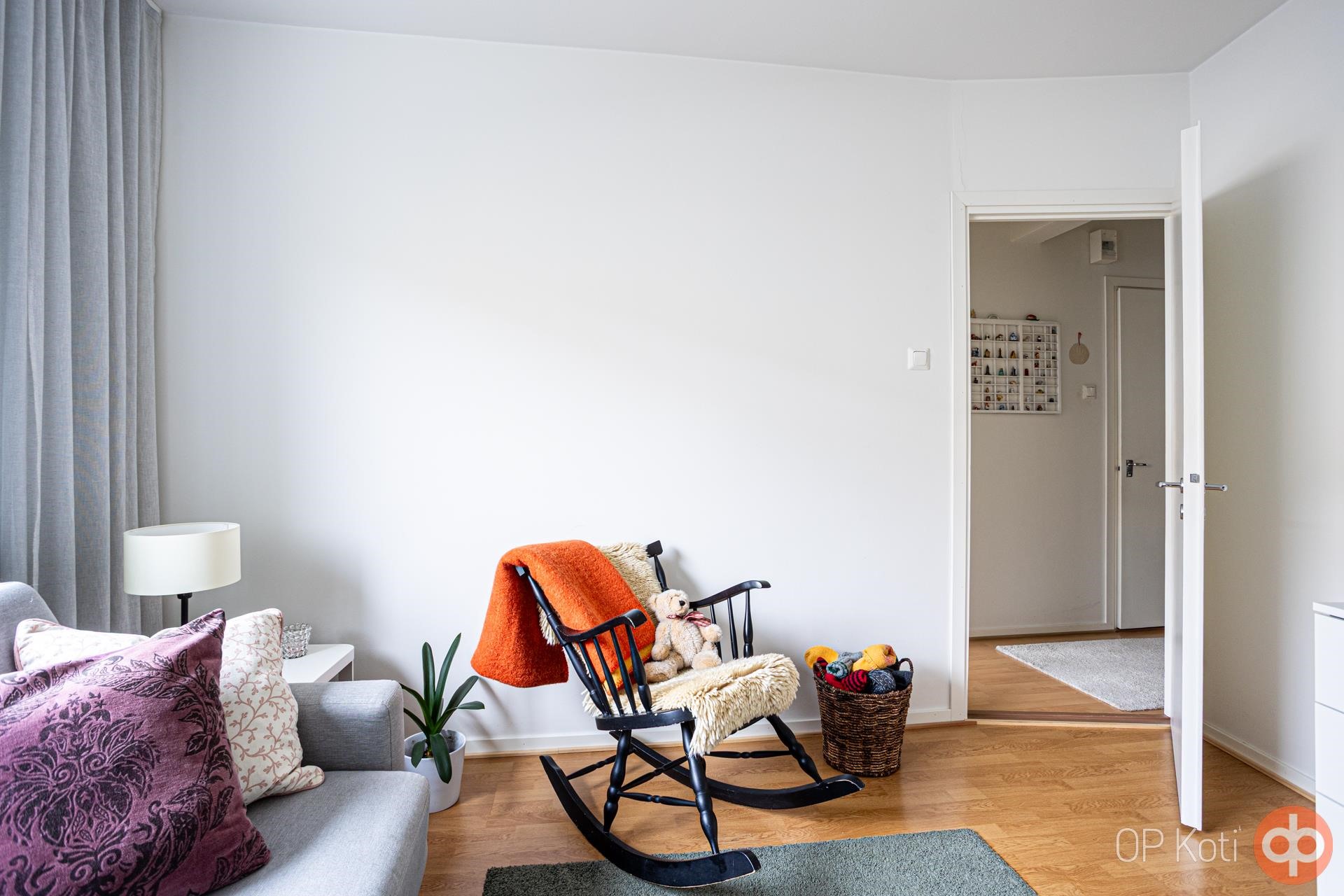 Vierashuone/makuuhuone