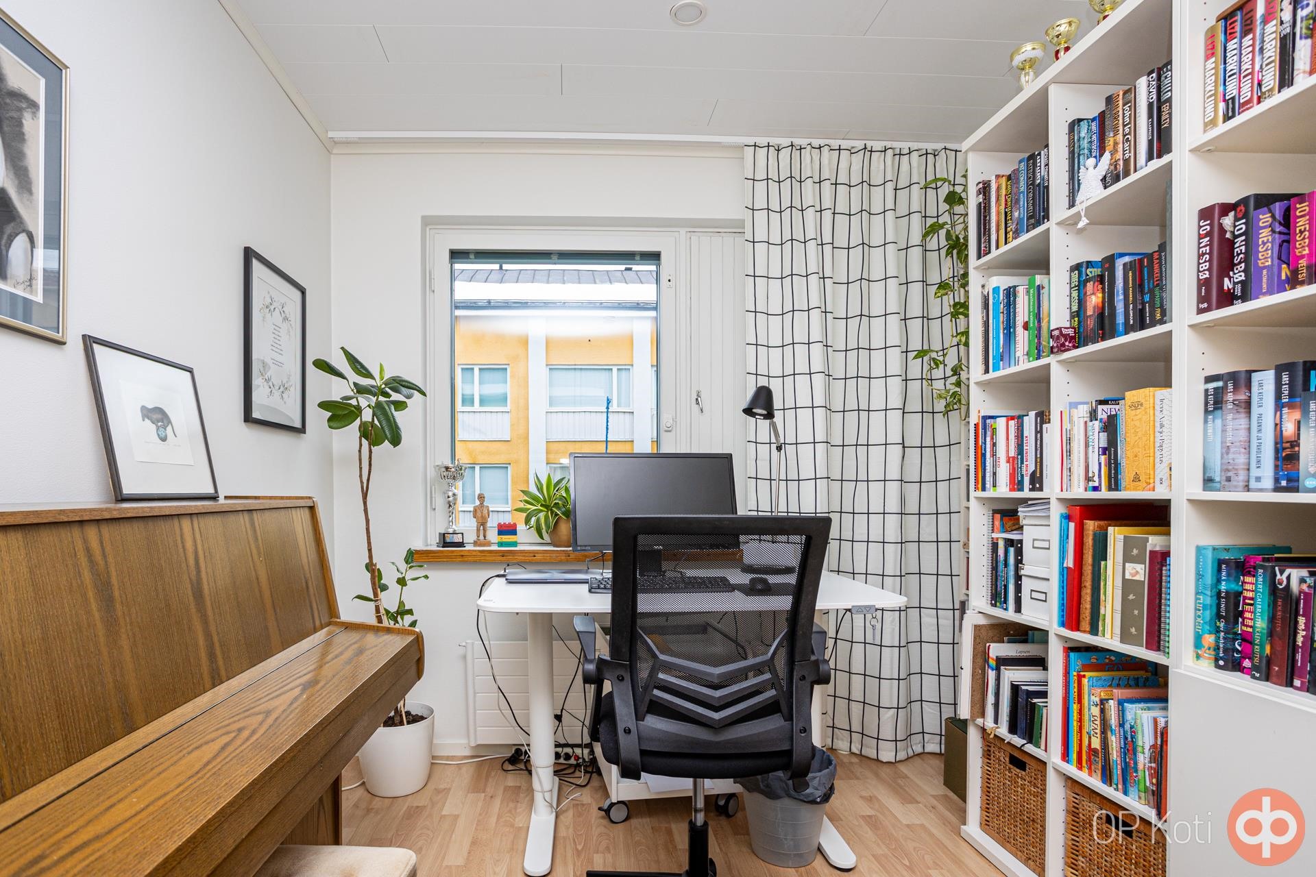 Työhuone/makuuhuone