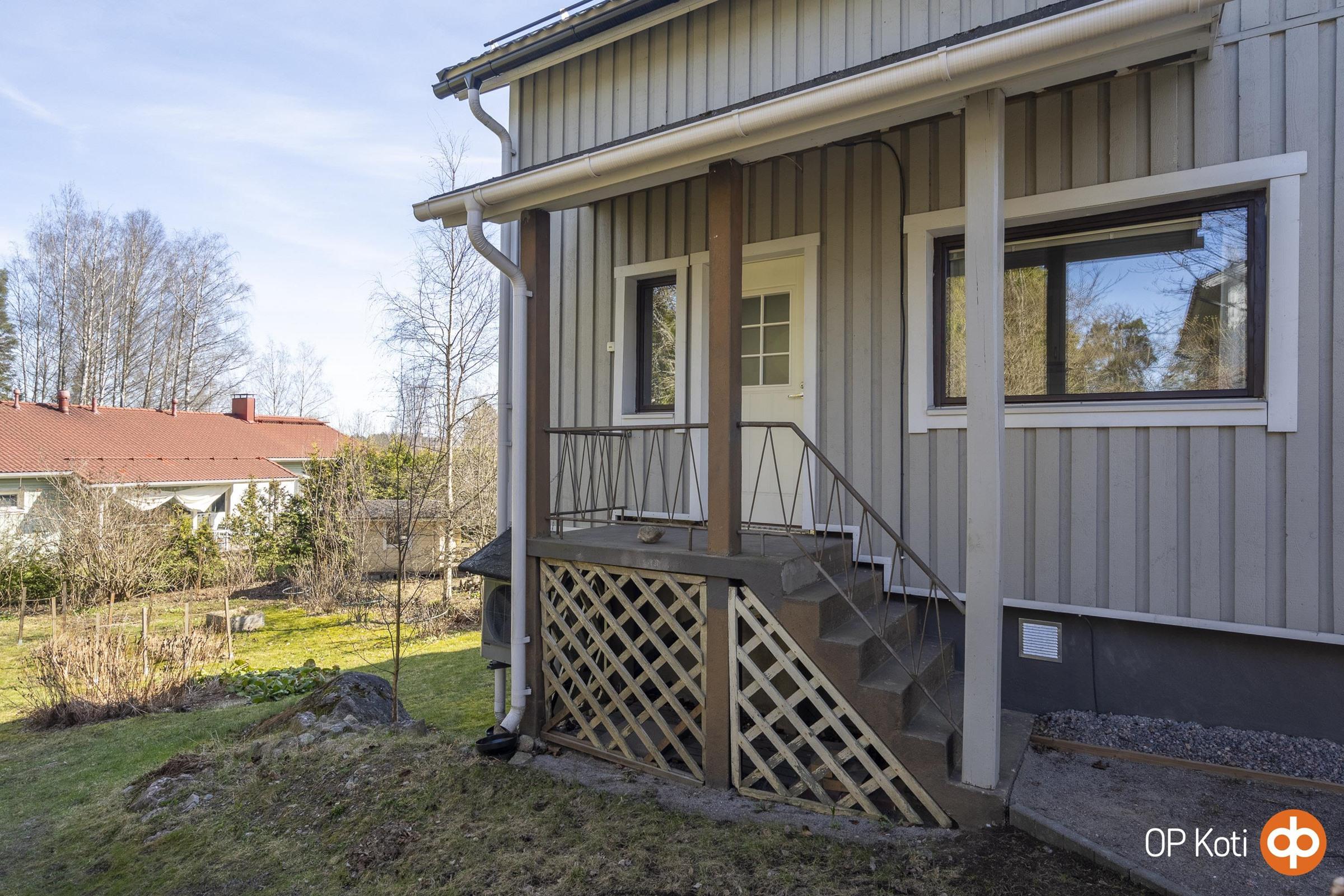 Takapihan sisäänkäynti