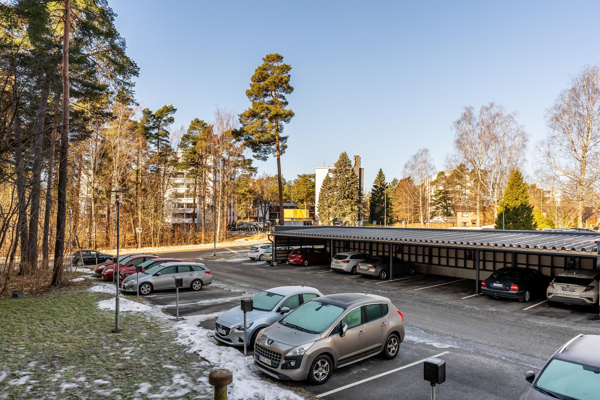 Sähköautoille latauspaikkoja