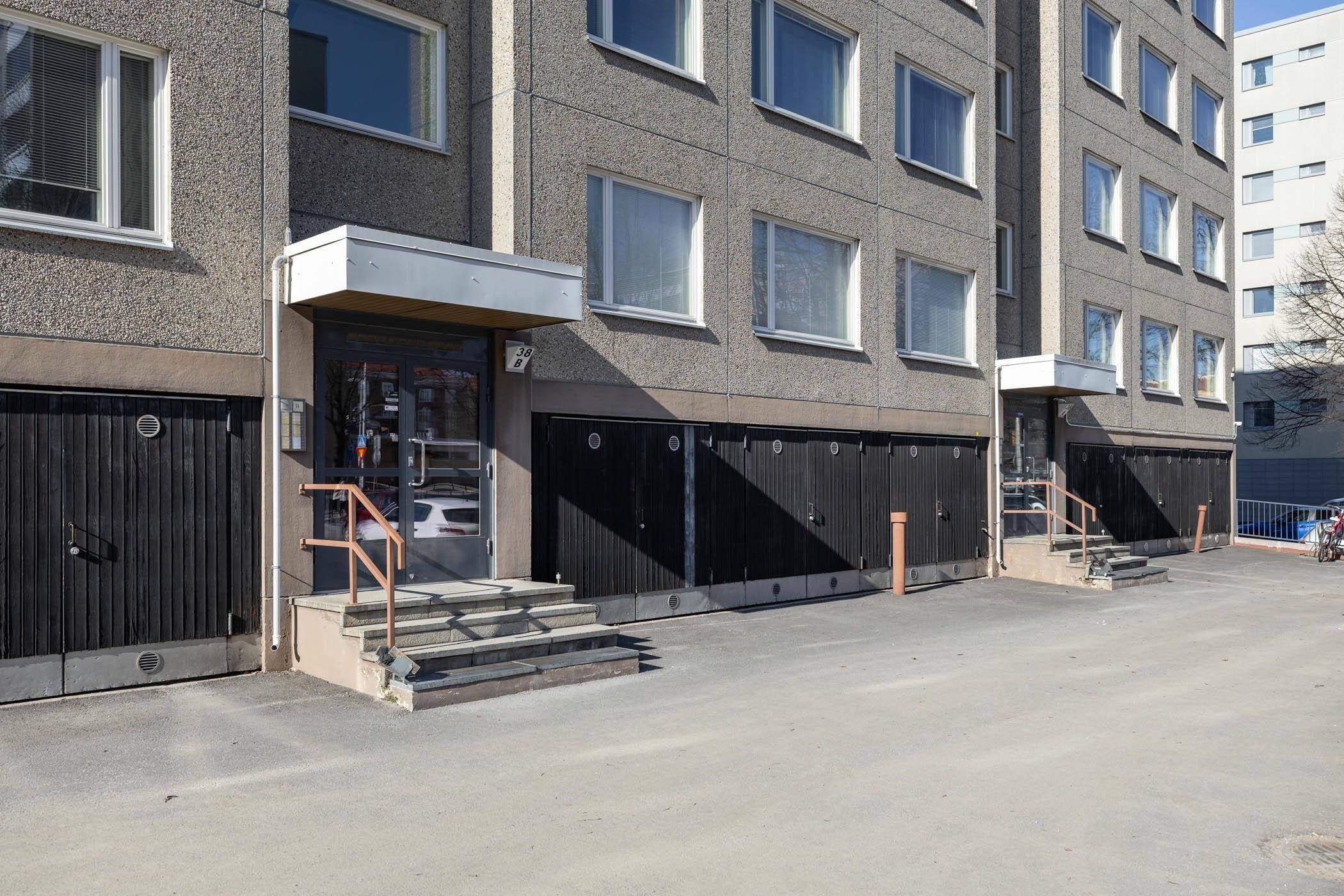 yhtiöllä on oma tontti