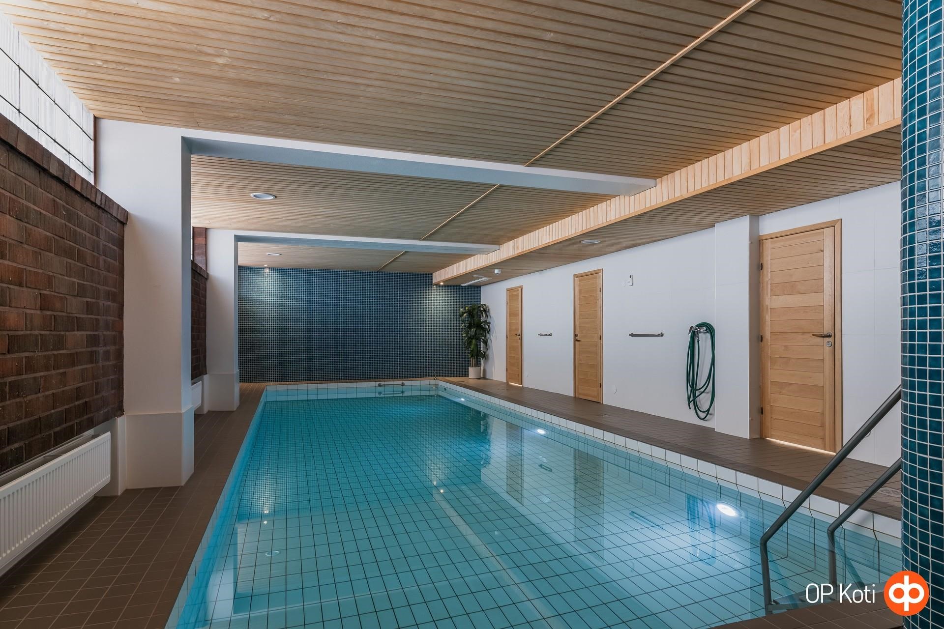 Taloyhtiön uima-allas ja sauna osasto, avoimia vuo