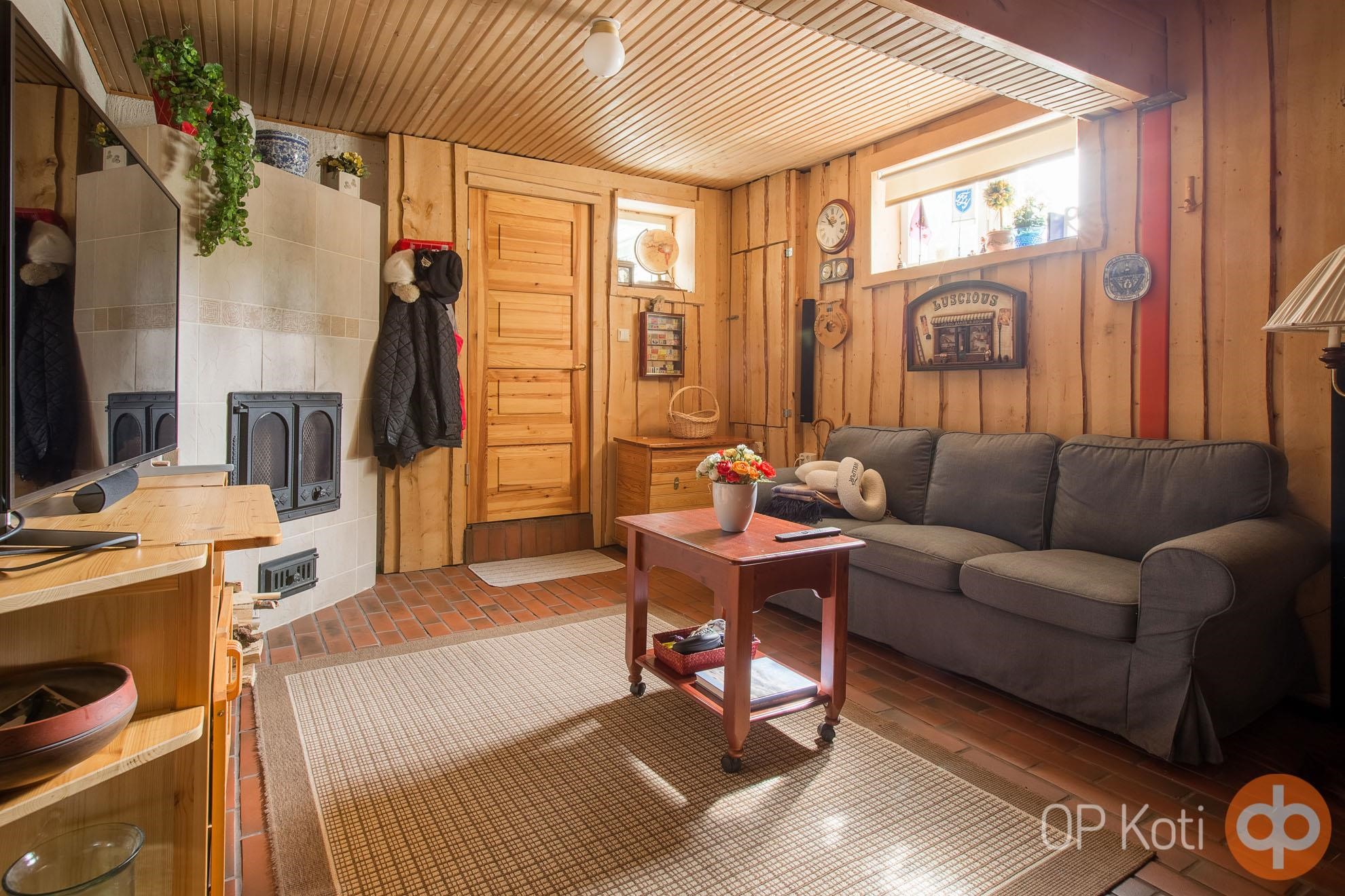 Alakerran aulatila/olohuone