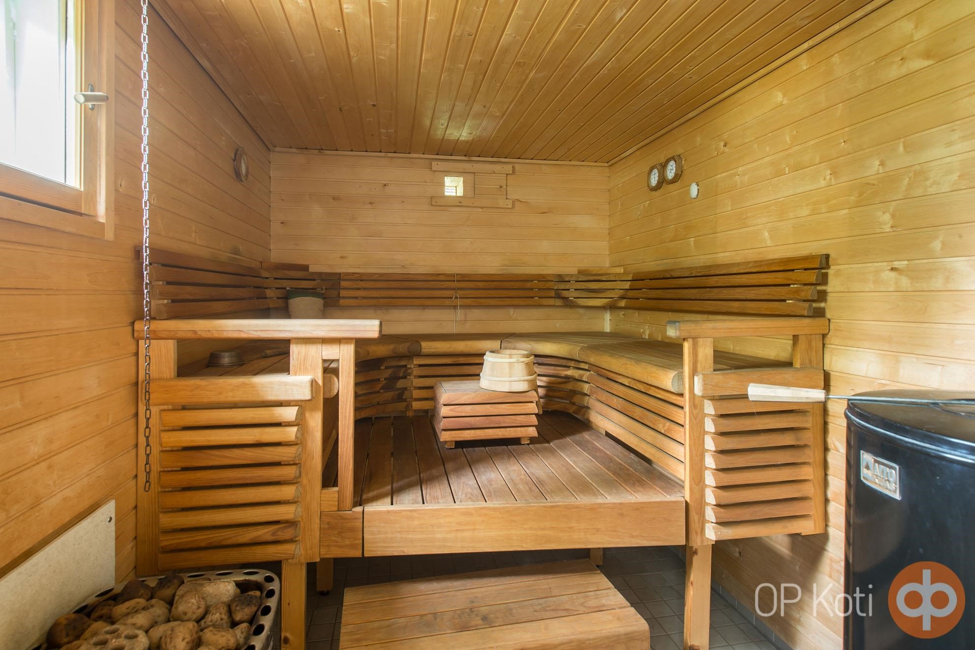 Saunarakennuksen sauna