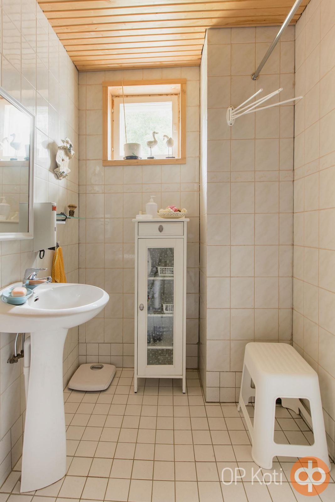 Kylpyhuone toiseen suuntaan