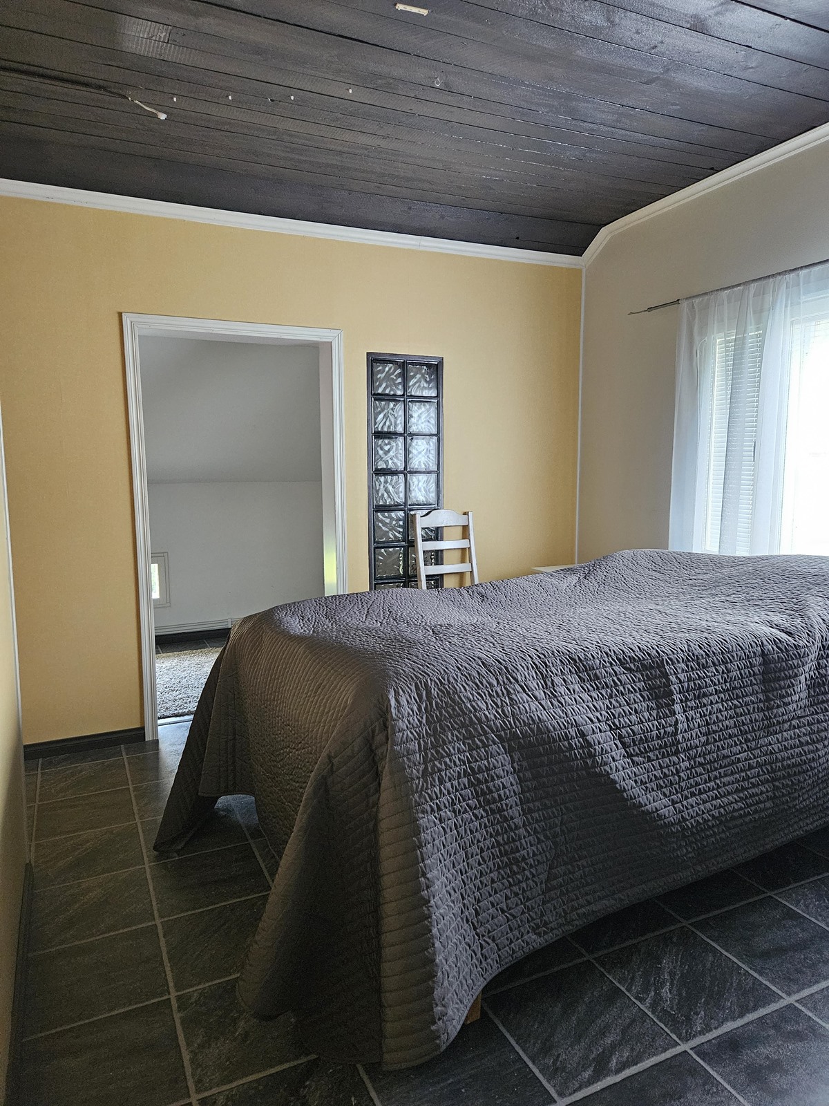 makuuhuone 1 yläkerrassa