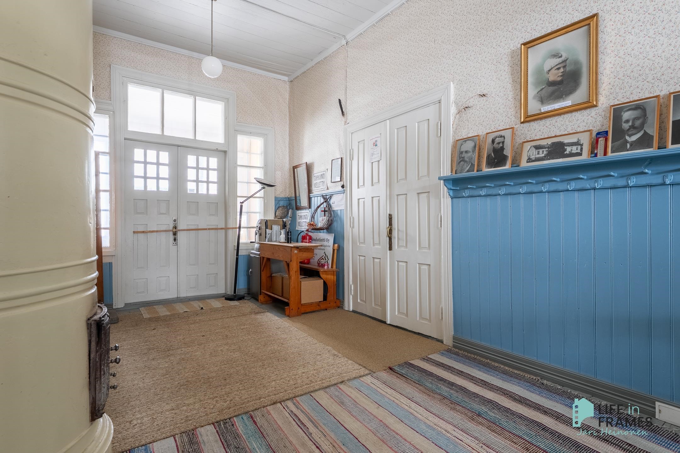 juhlatilan sisäänkäynti