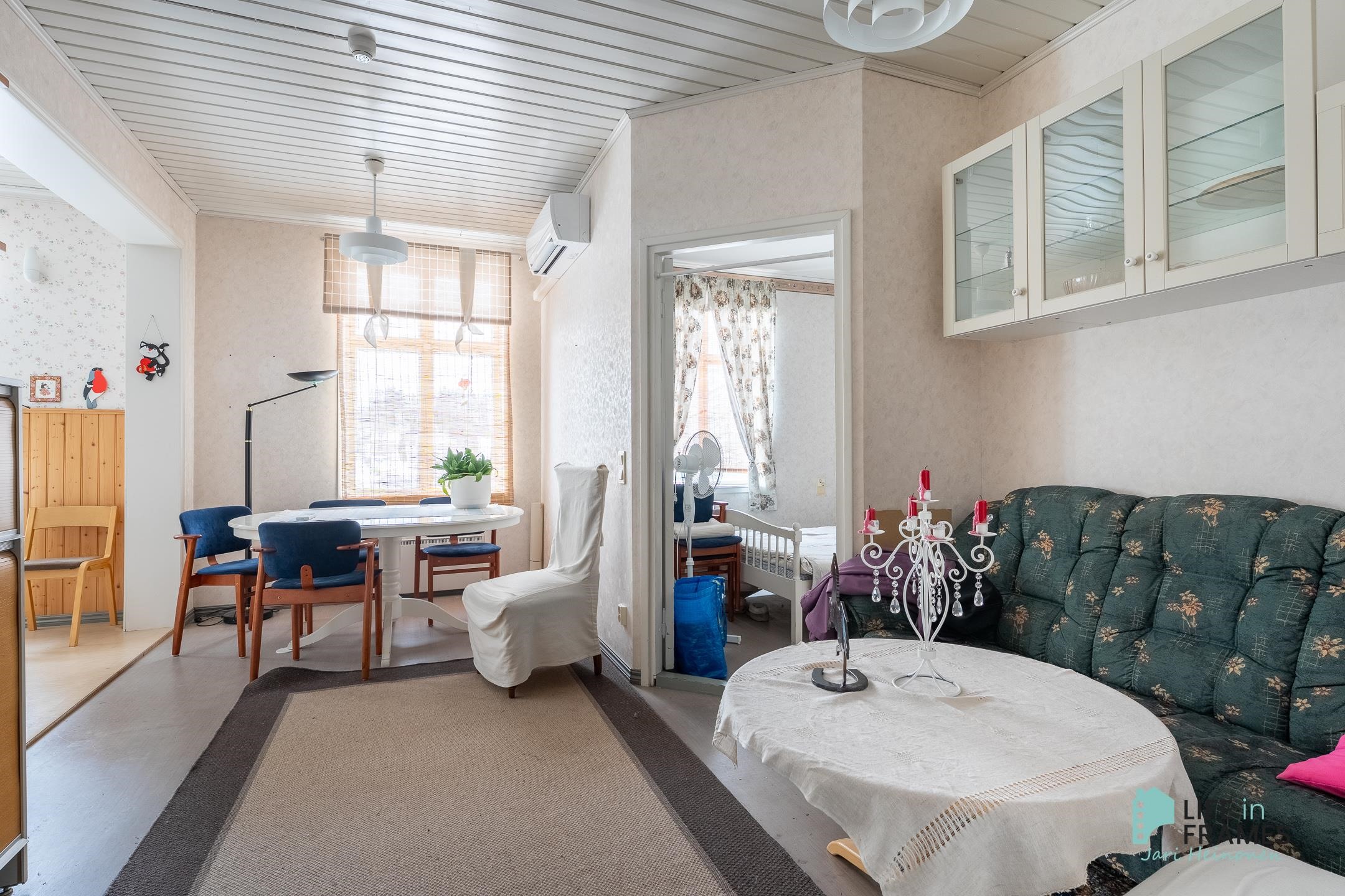 asuinhuoneiston ruokatila / olohuone