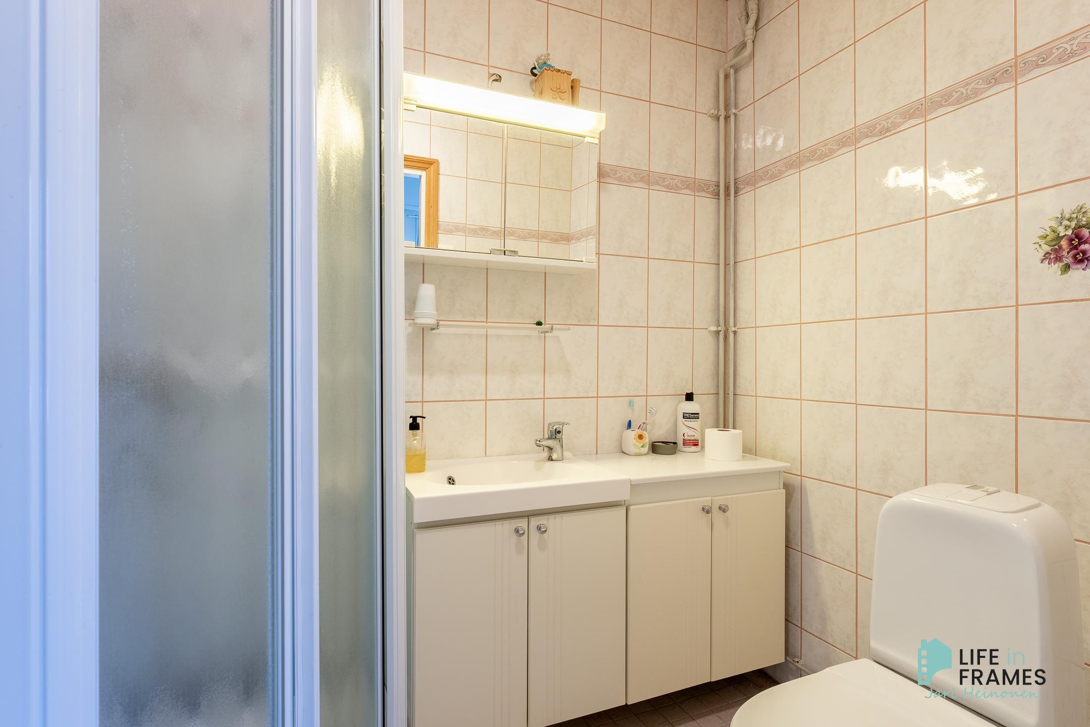 majoituspuolen yhteiswc