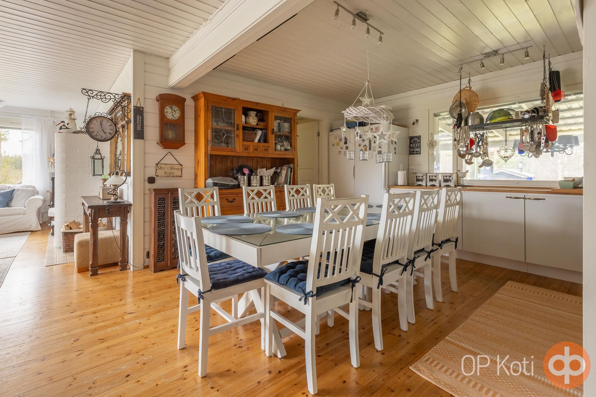 Omakotitalon keittiö