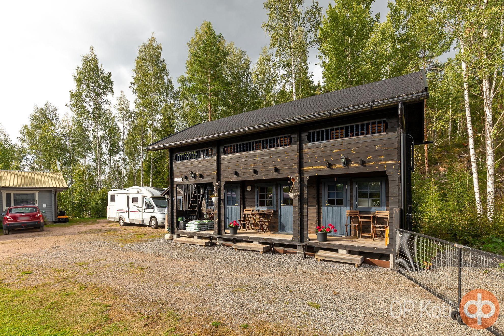 Luhtiaittarakennuksia 2 kpl