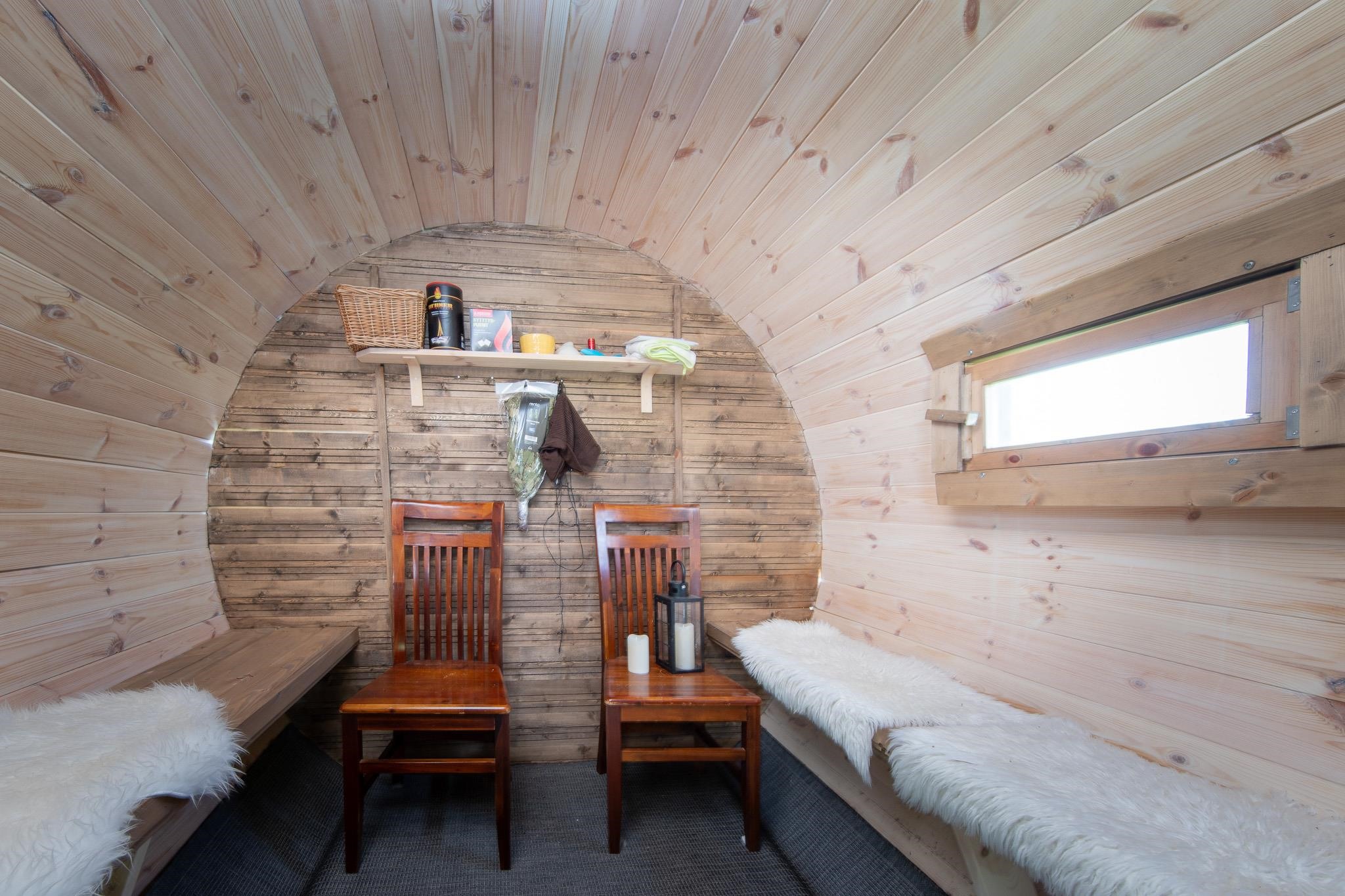 Tynnyrisaunan pukuhuone