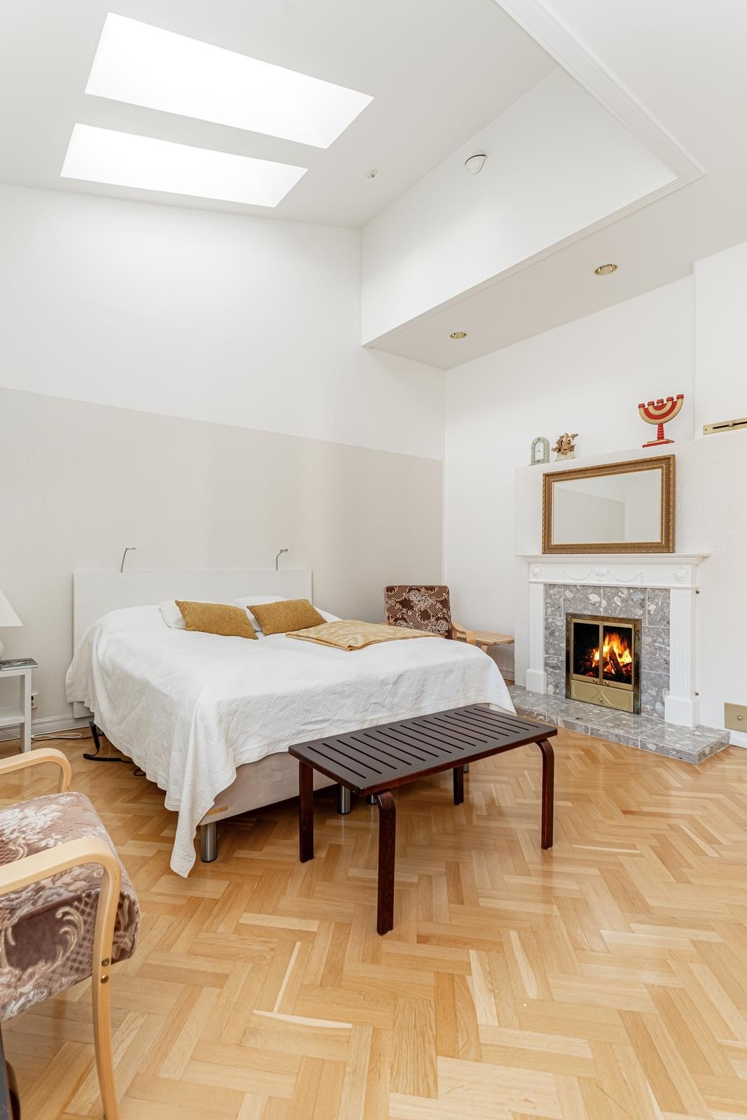 yläkerran mh 3, jossa takka