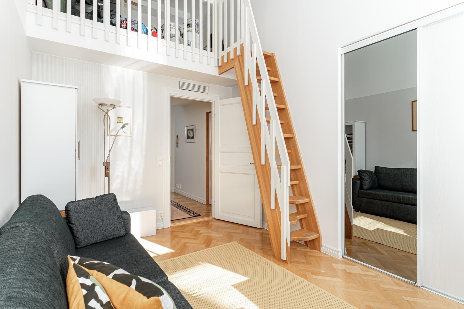 yläkerran mh1 , josta käynti parvelle