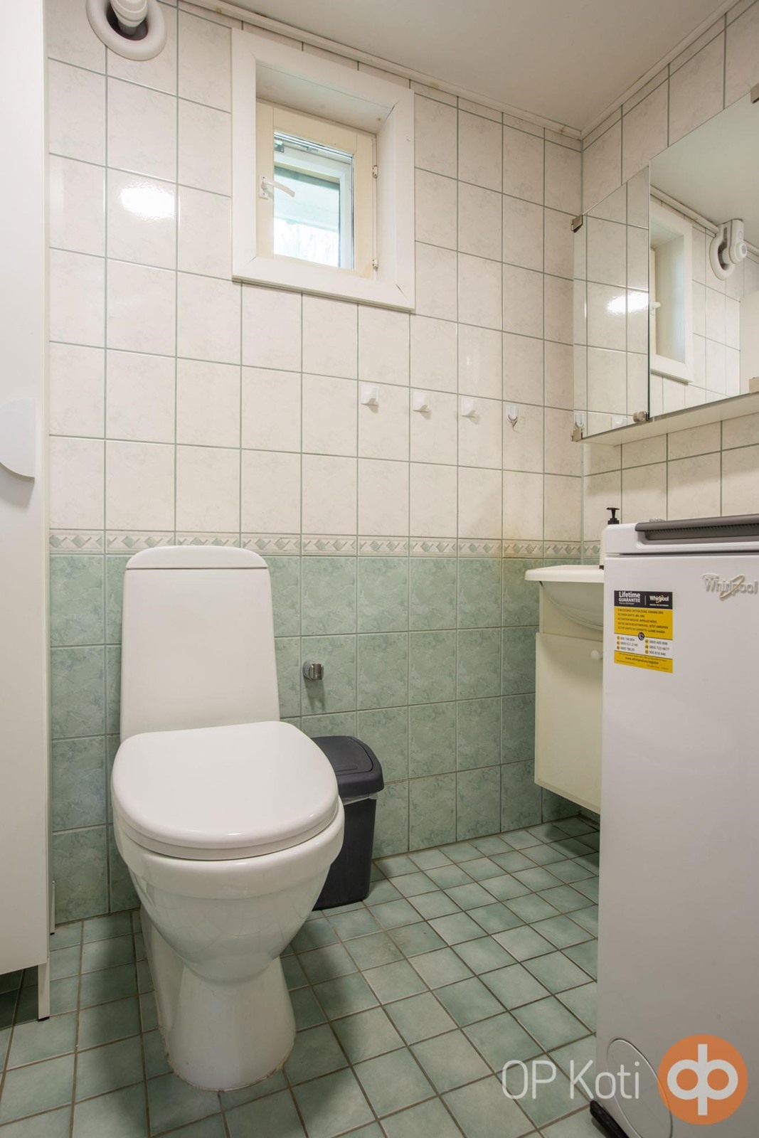 Päärakennuksen kylpyhuone