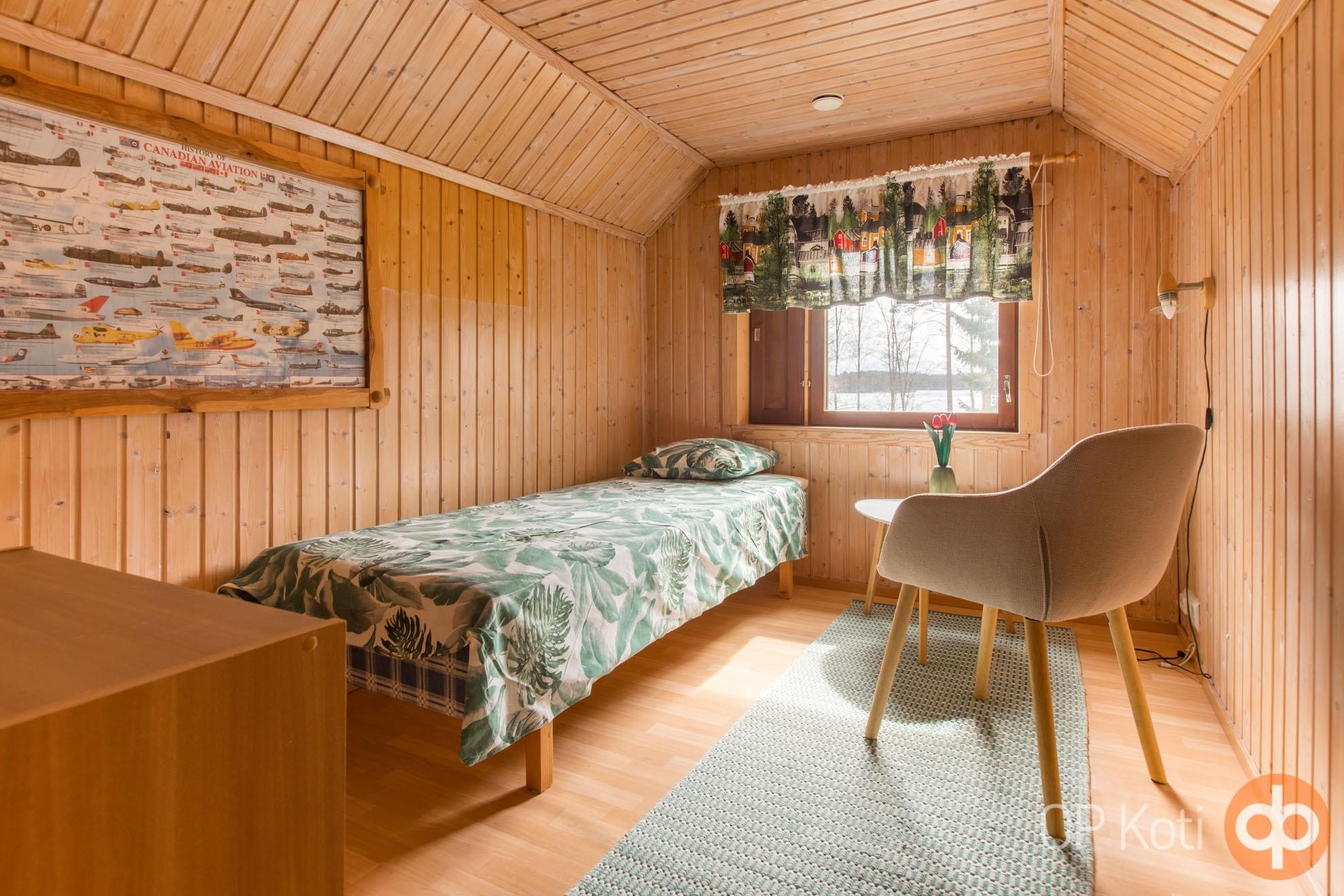 Yläkerran makuuhuone