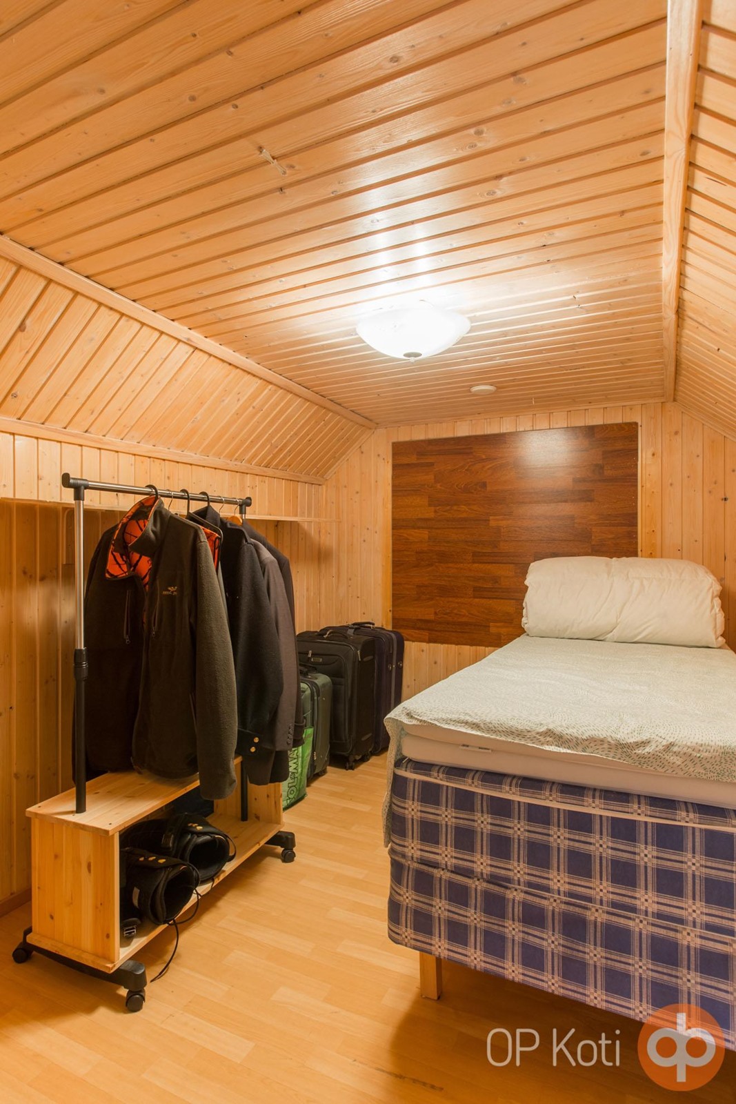 Yläkerran toinen huone