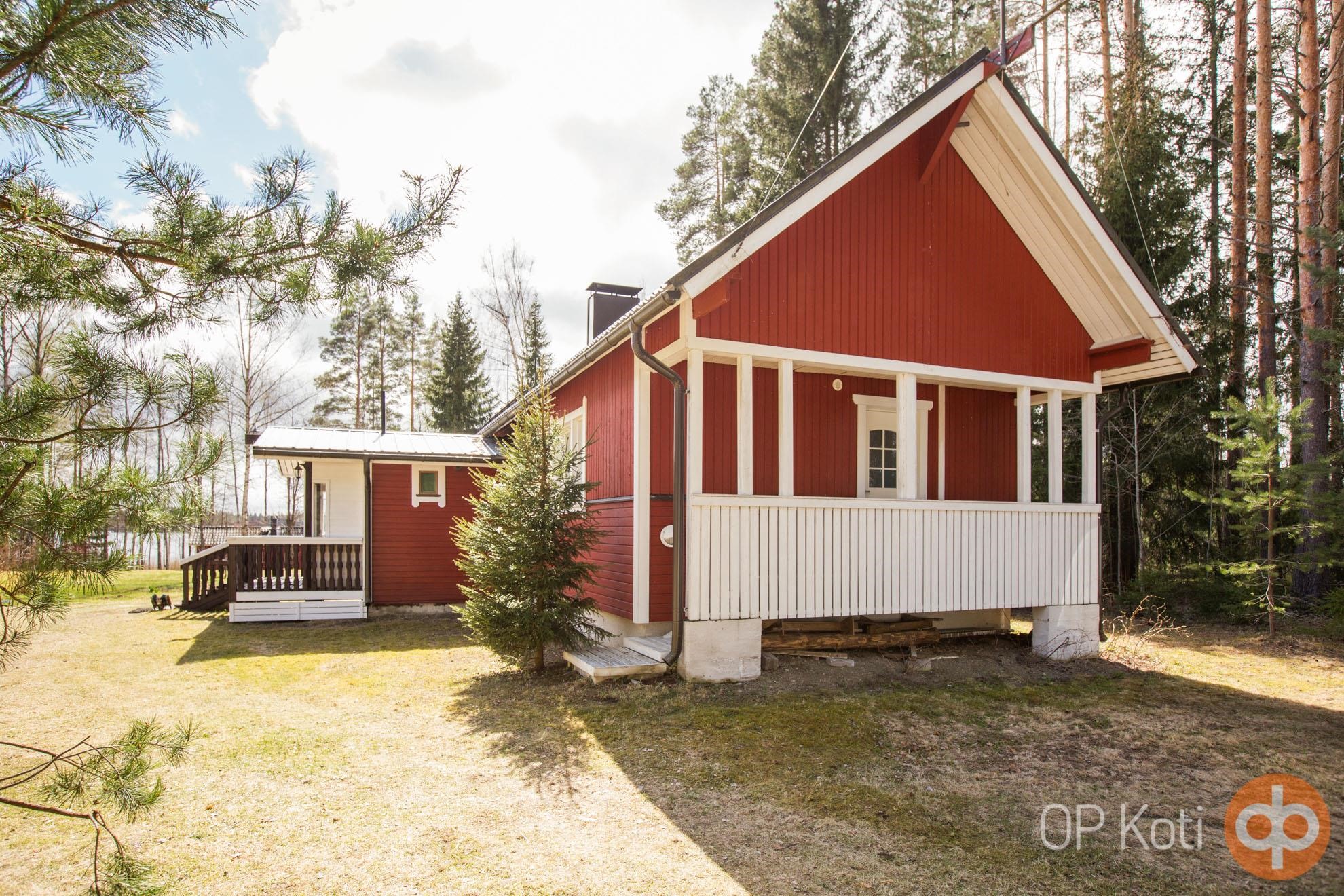 Päärakennuksen toinen terassi