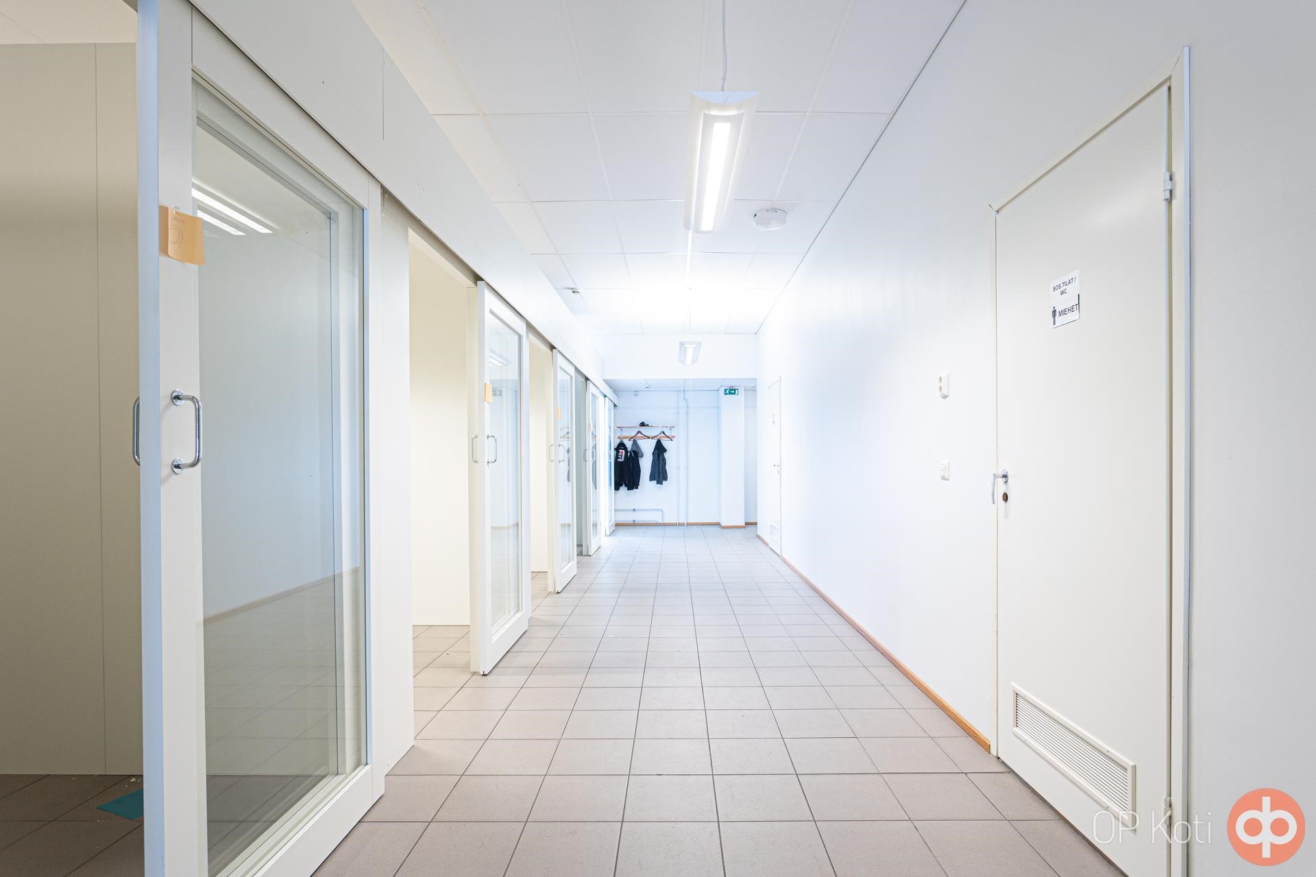 280m2 toimistotilaa