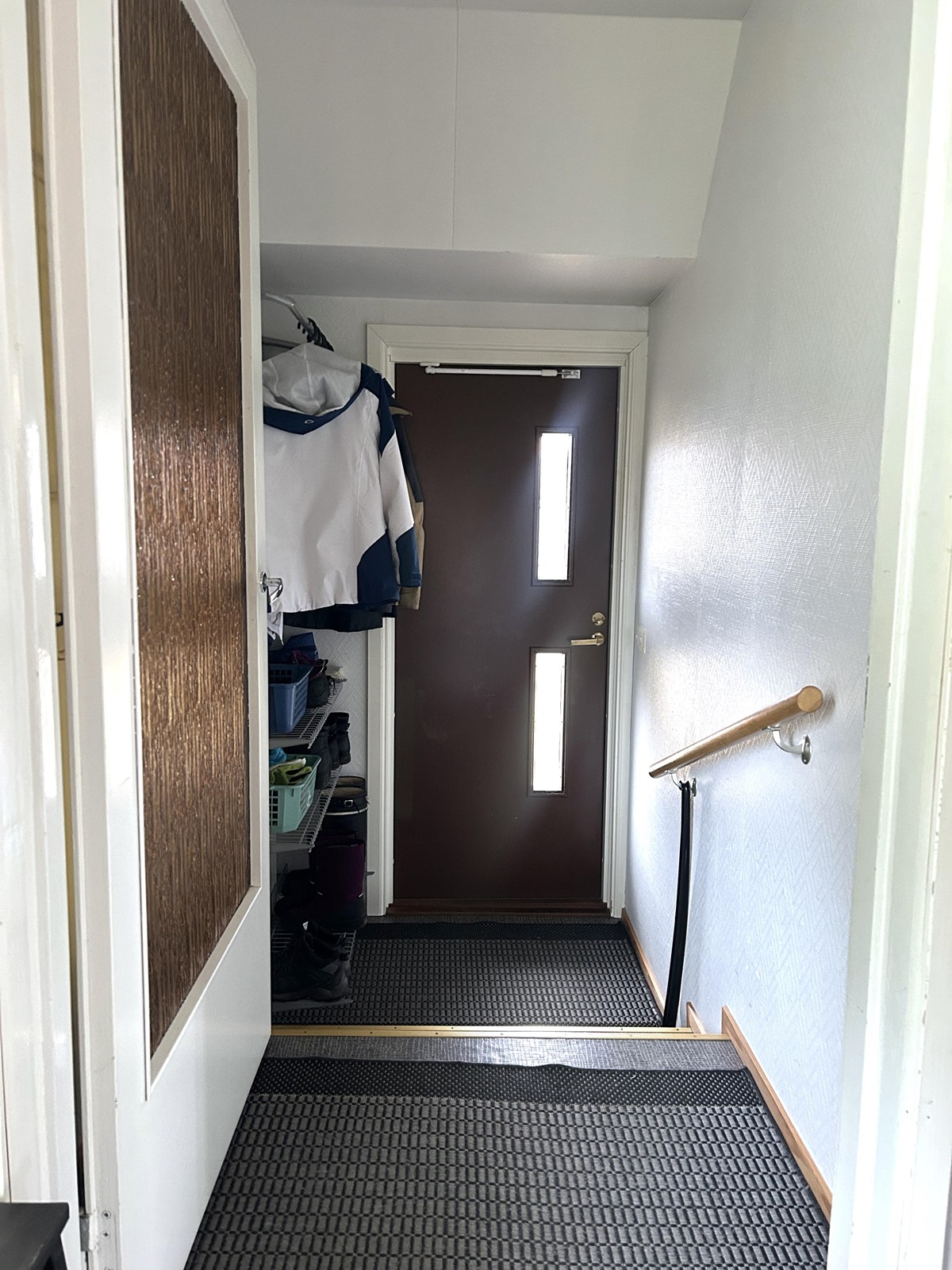 Sisäänkäynti, khh:n puoleinen