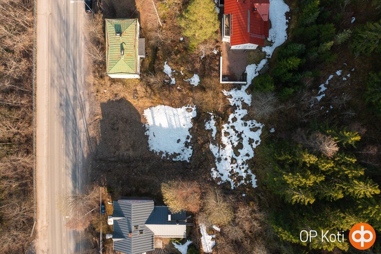 Tontti  suoraa yläpuolelta.