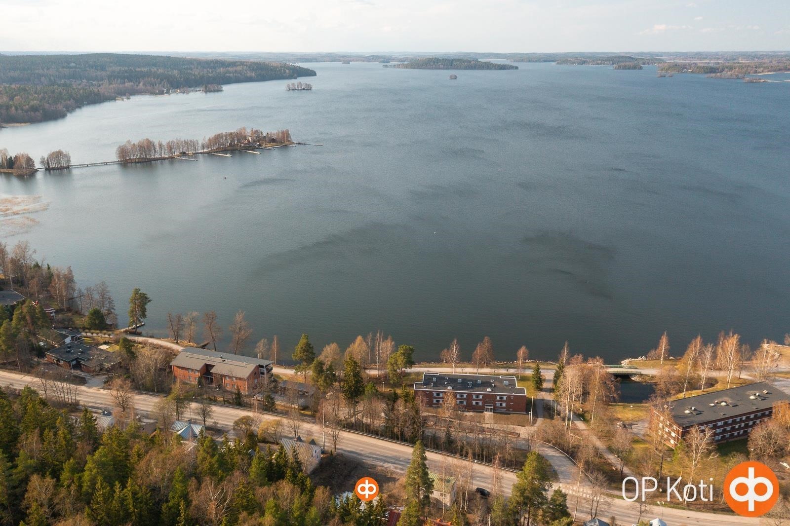 Drone kuvaa Vesijärvelle.