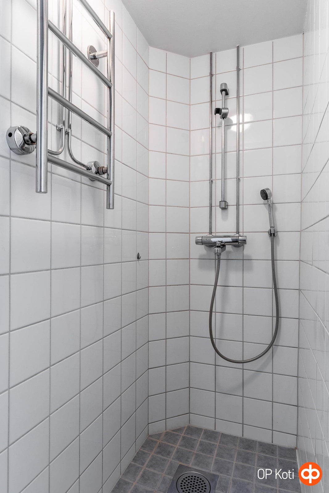 Erillinen suihkutila