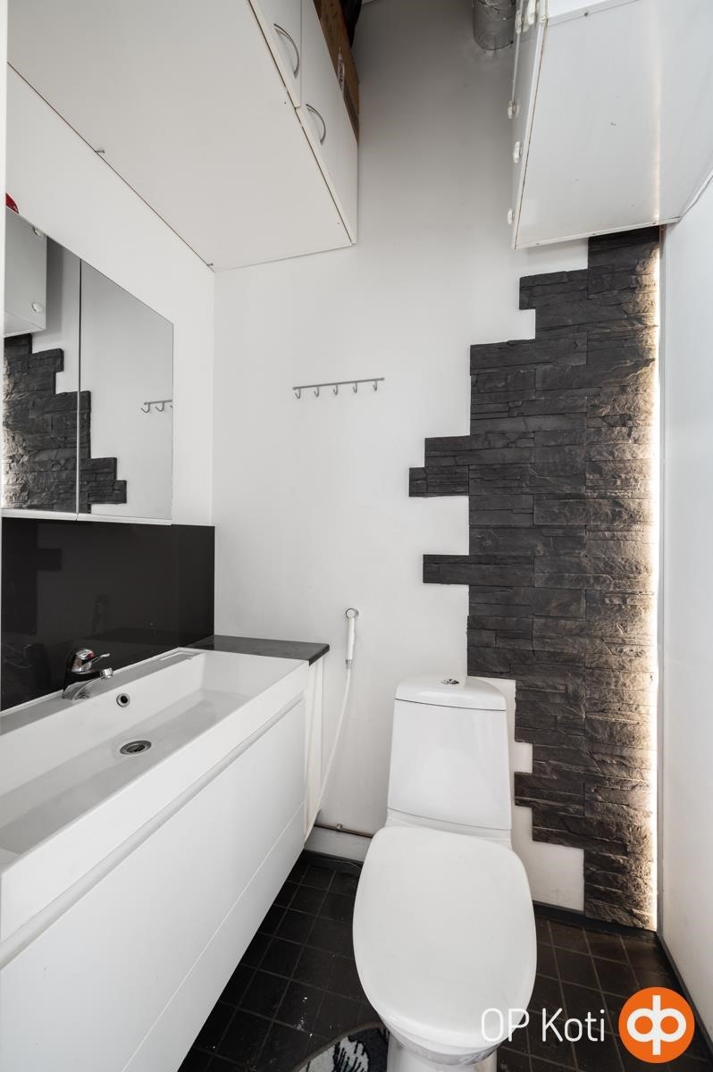 Autotallin erillis wc